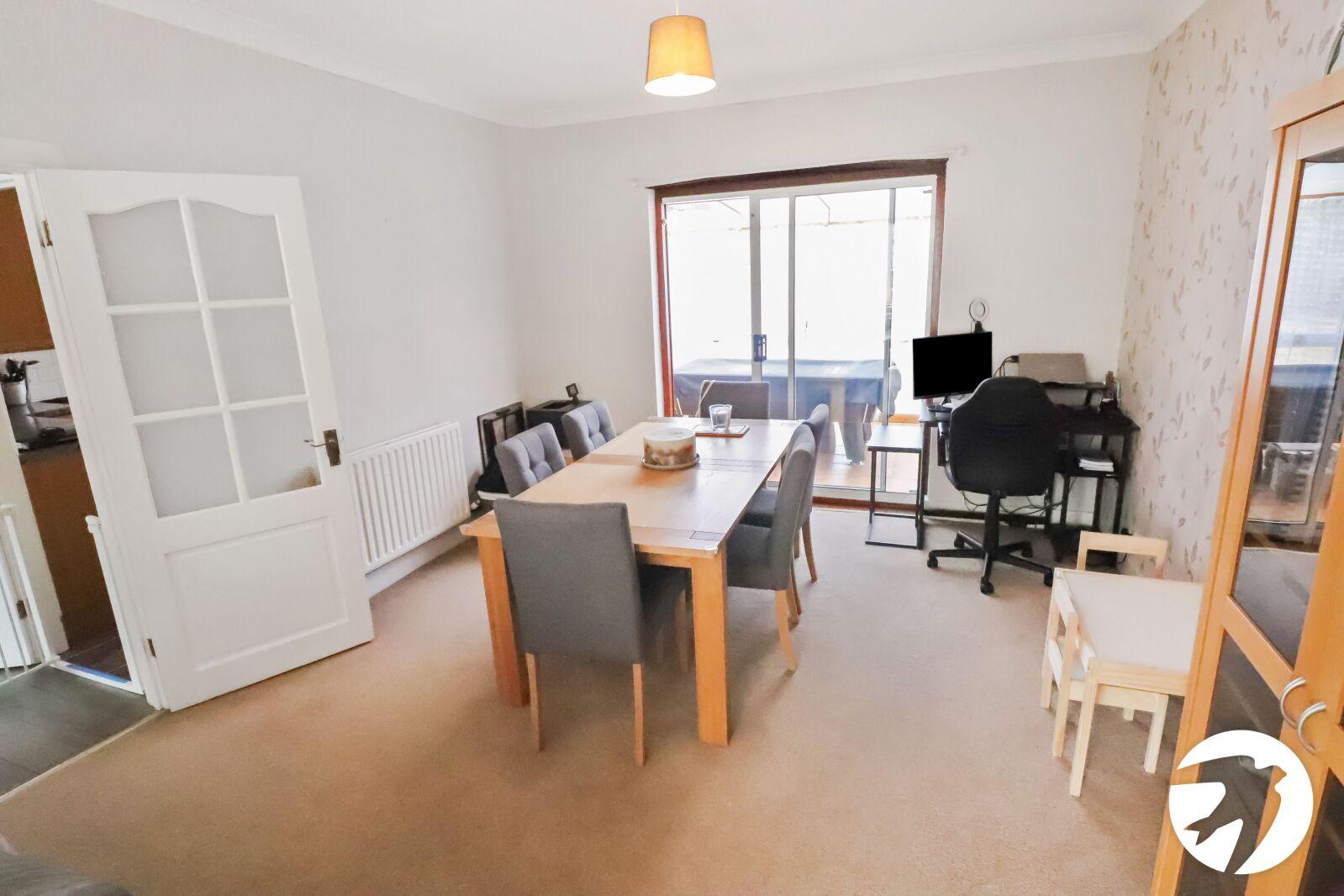 3 bedroom house for sale in London | Robinson Jackson