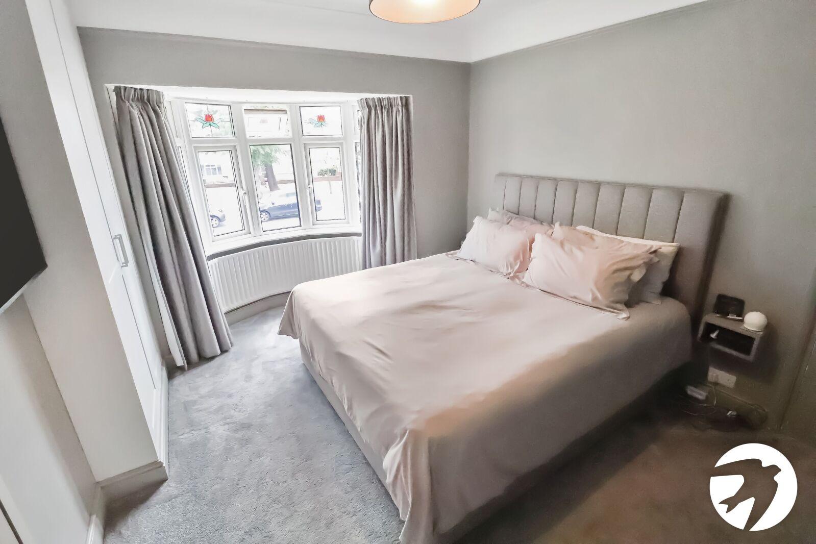 3 bedroom house for sale in London | Robinson Jackson