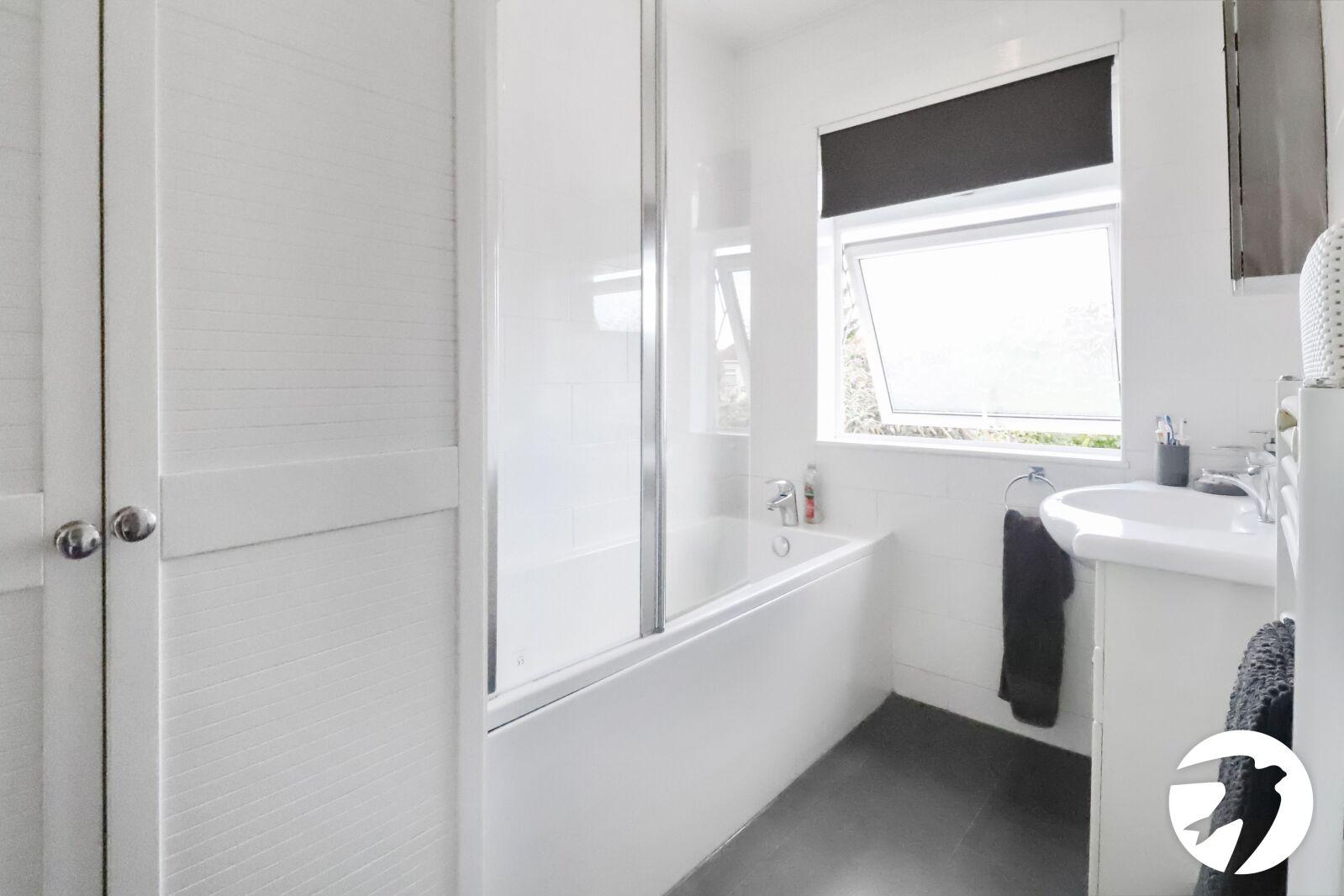3 bedroom house for sale in London | Robinson Jackson