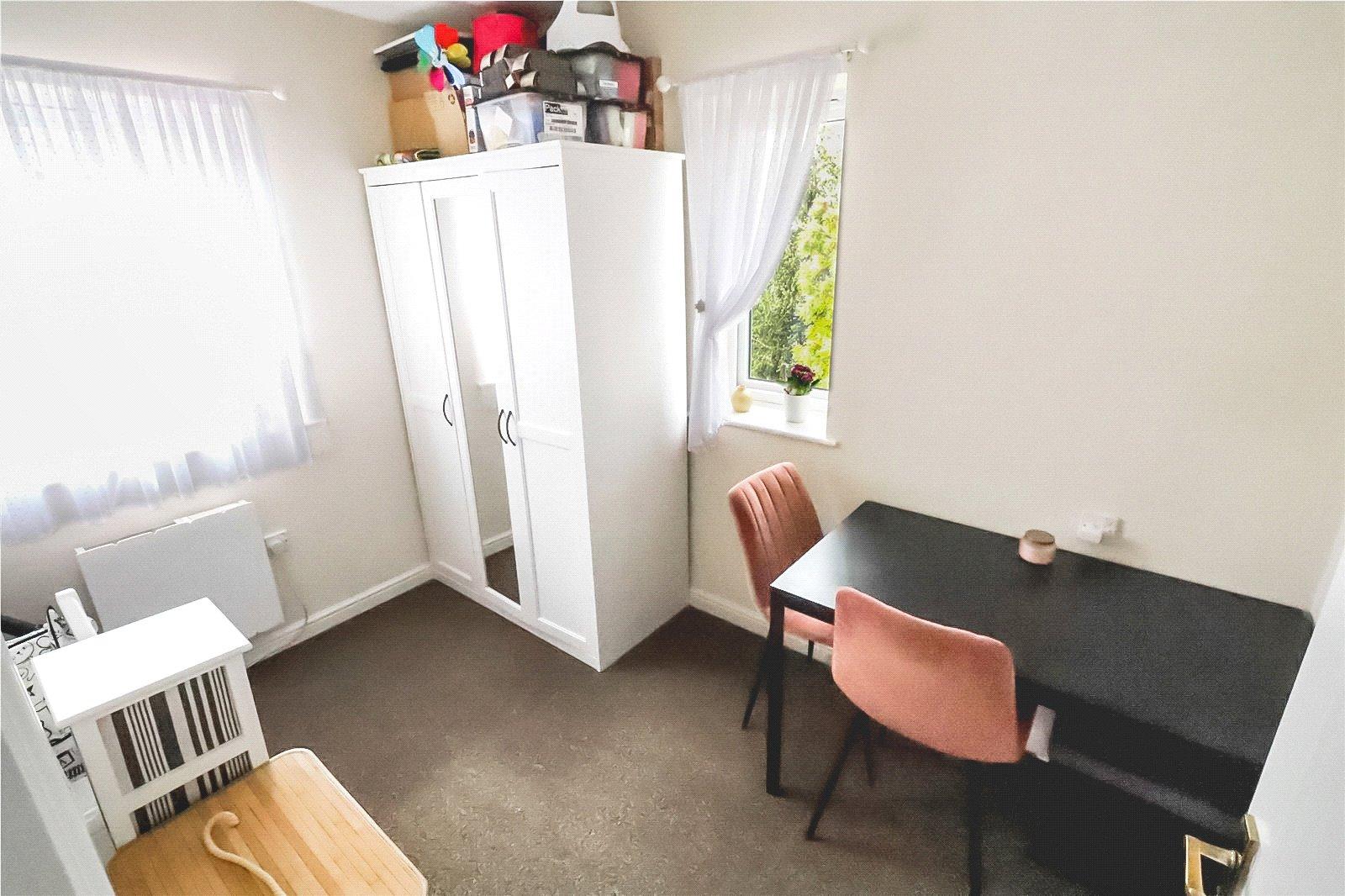 2 bedroom property for sale in London | Robinson Jackson