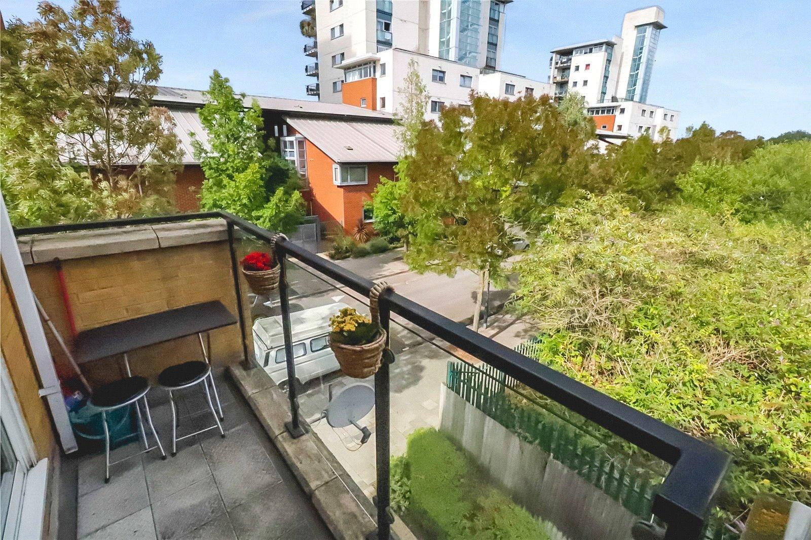 2 bedroom property for sale in London | Robinson Jackson