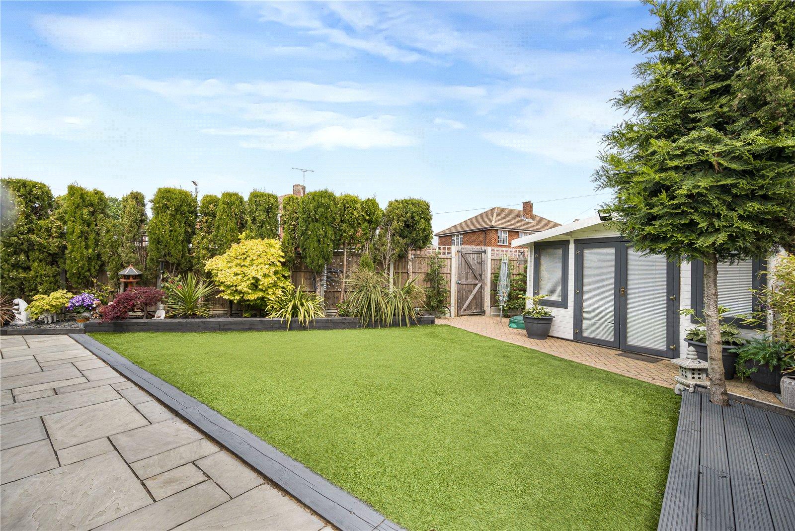 2 bedroom bungalow for sale in Dartford | Robinson Jackson