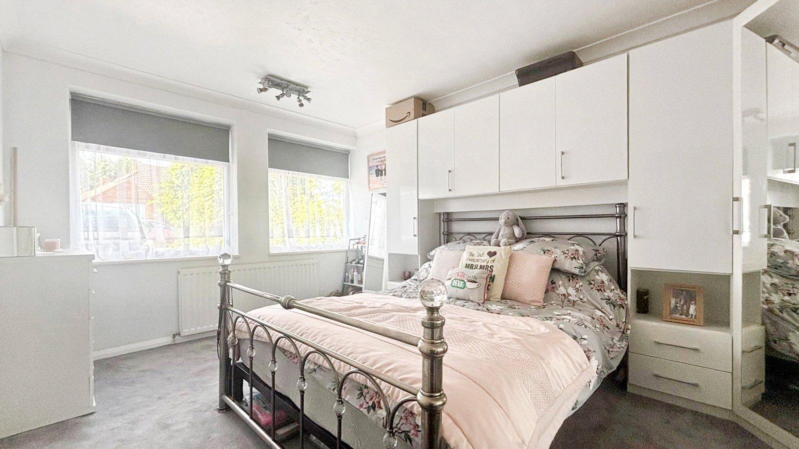5 bedroom bungalow for sale in Dartford | Robinson Jackson