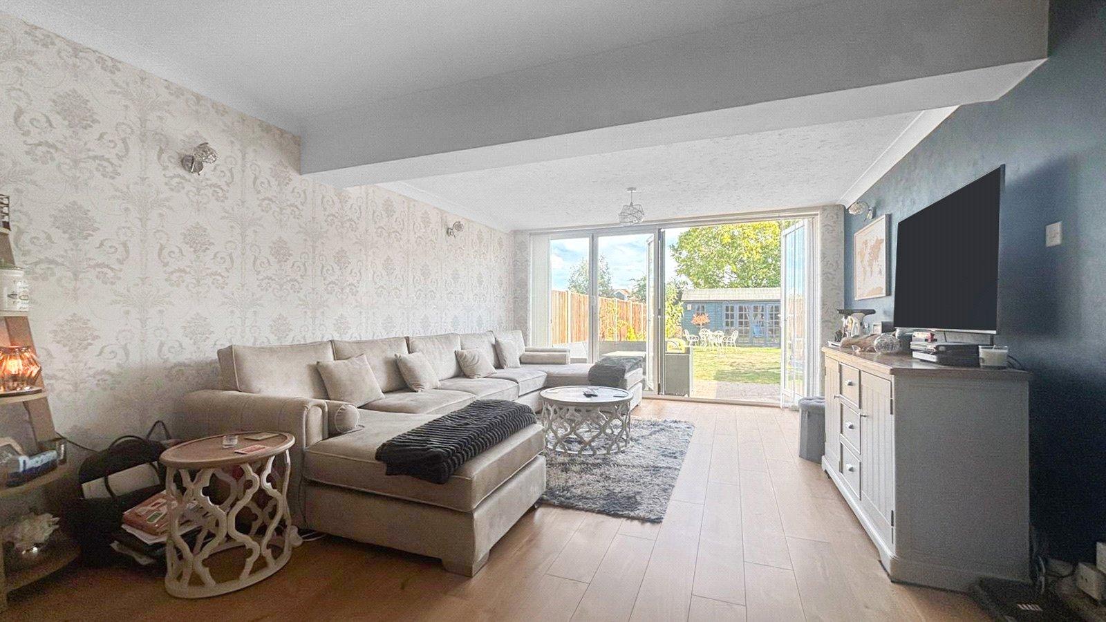 5 bedroom bungalow for sale in Dartford | Robinson Jackson
