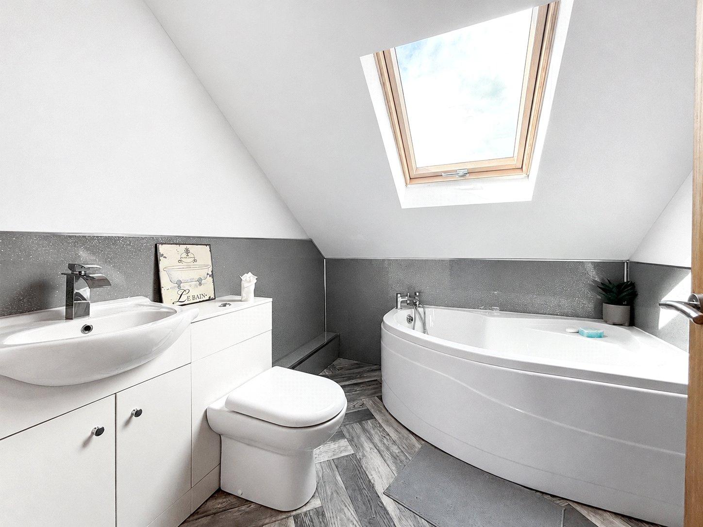 5 bedroom bungalow for sale in Dartford | Robinson Jackson