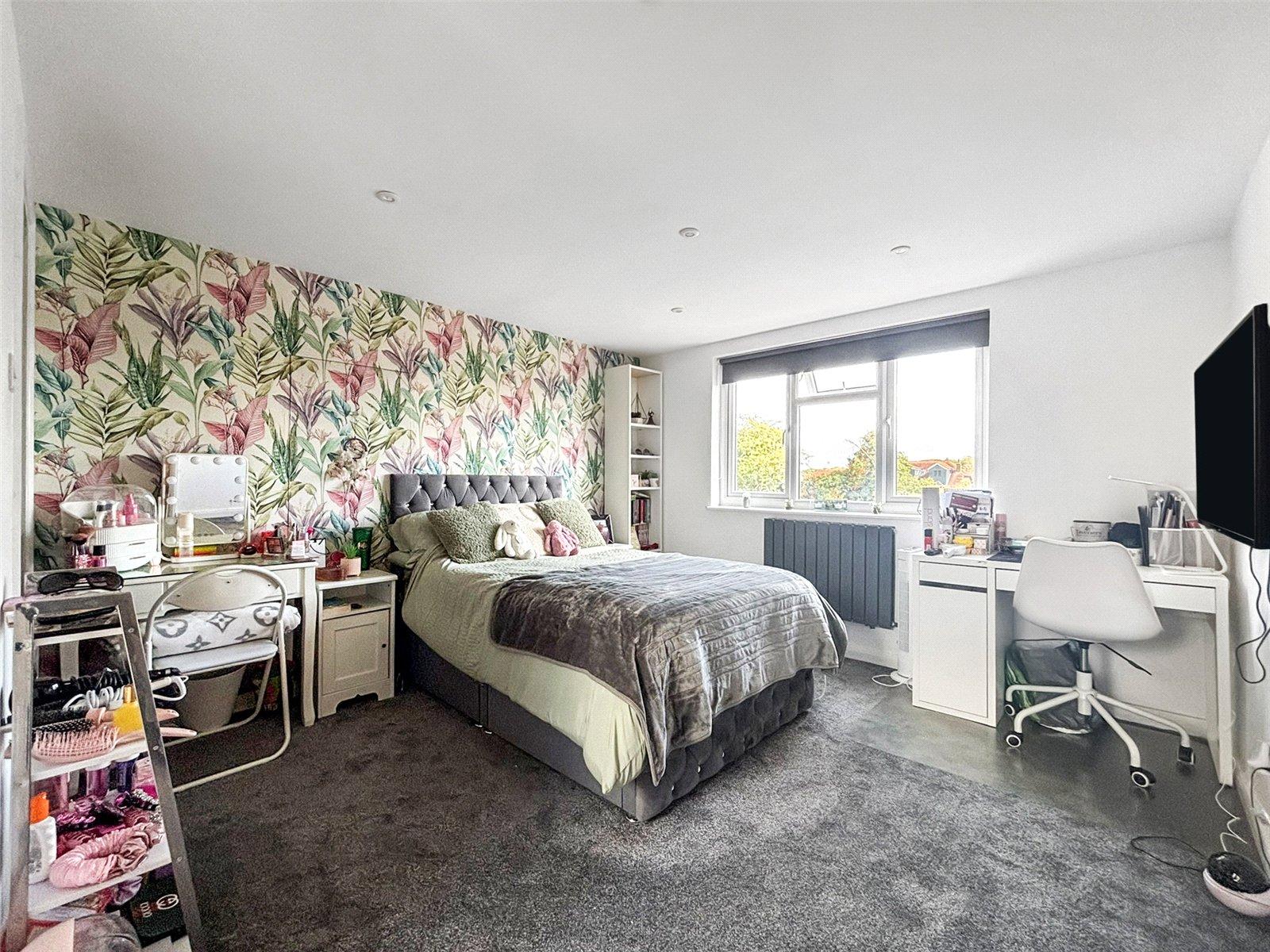 5 bedroom bungalow for sale in Dartford | Robinson Jackson