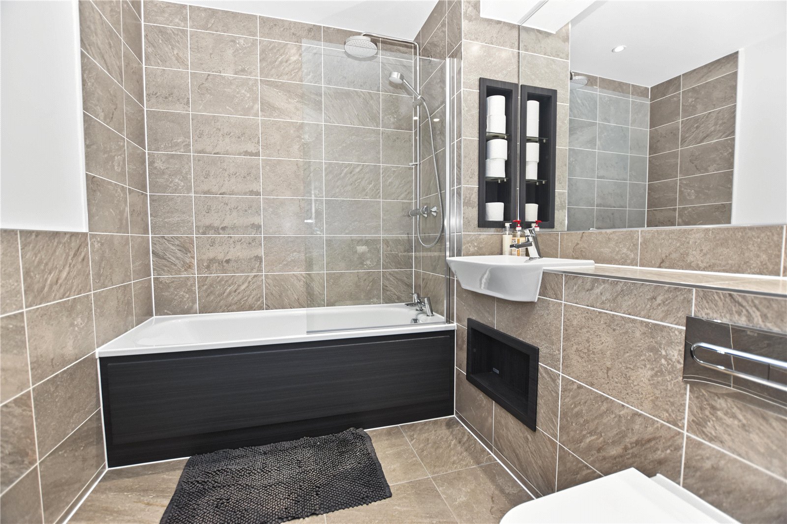 2 bedroom property for sale in  | Robinson Jackson