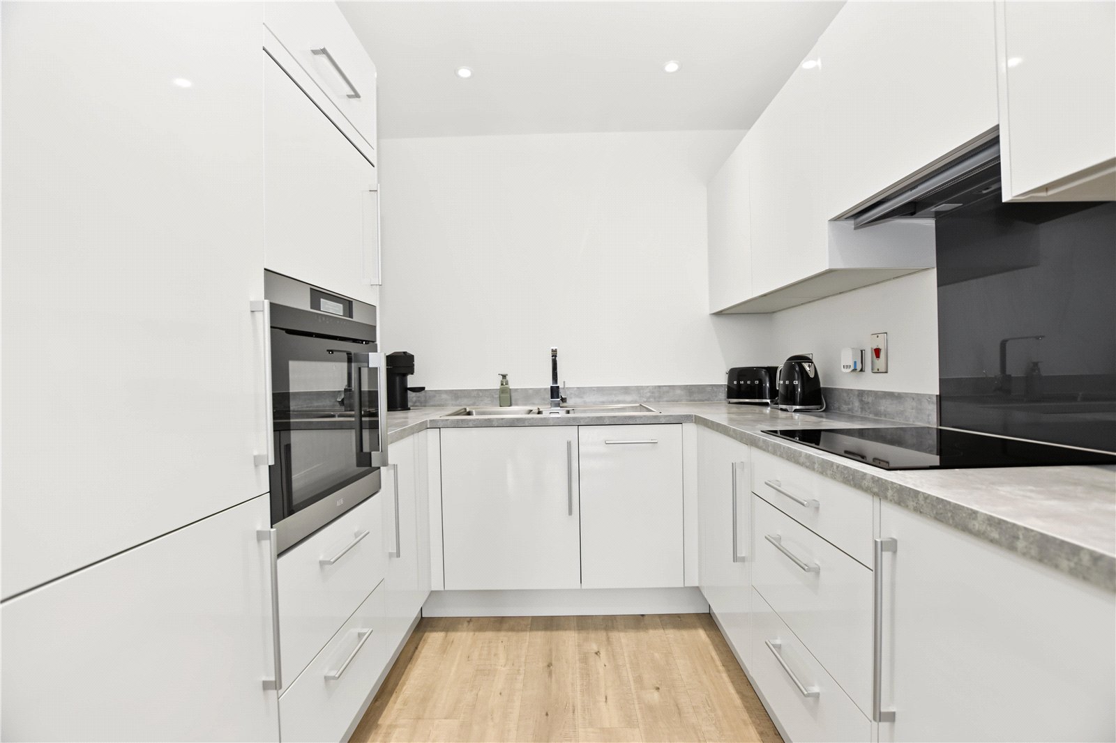 2 bedroom property for sale in  | Robinson Jackson