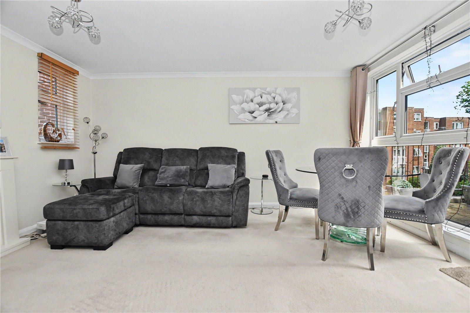 2 bedroom property for sale in Gravel Hill Close | Robinson Jackson