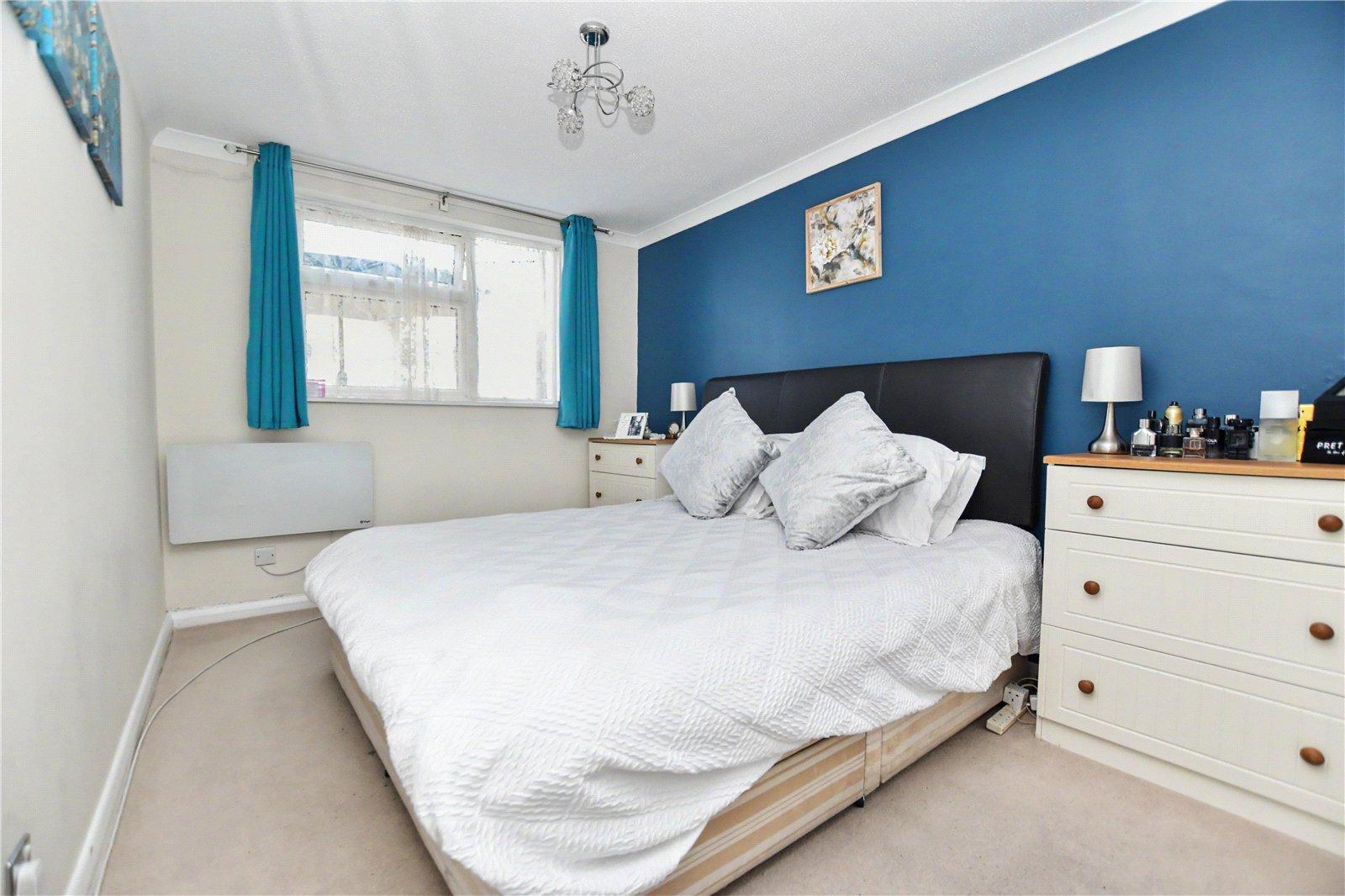 2 bedroom property for sale in Gravel Hill Close | Robinson Jackson
