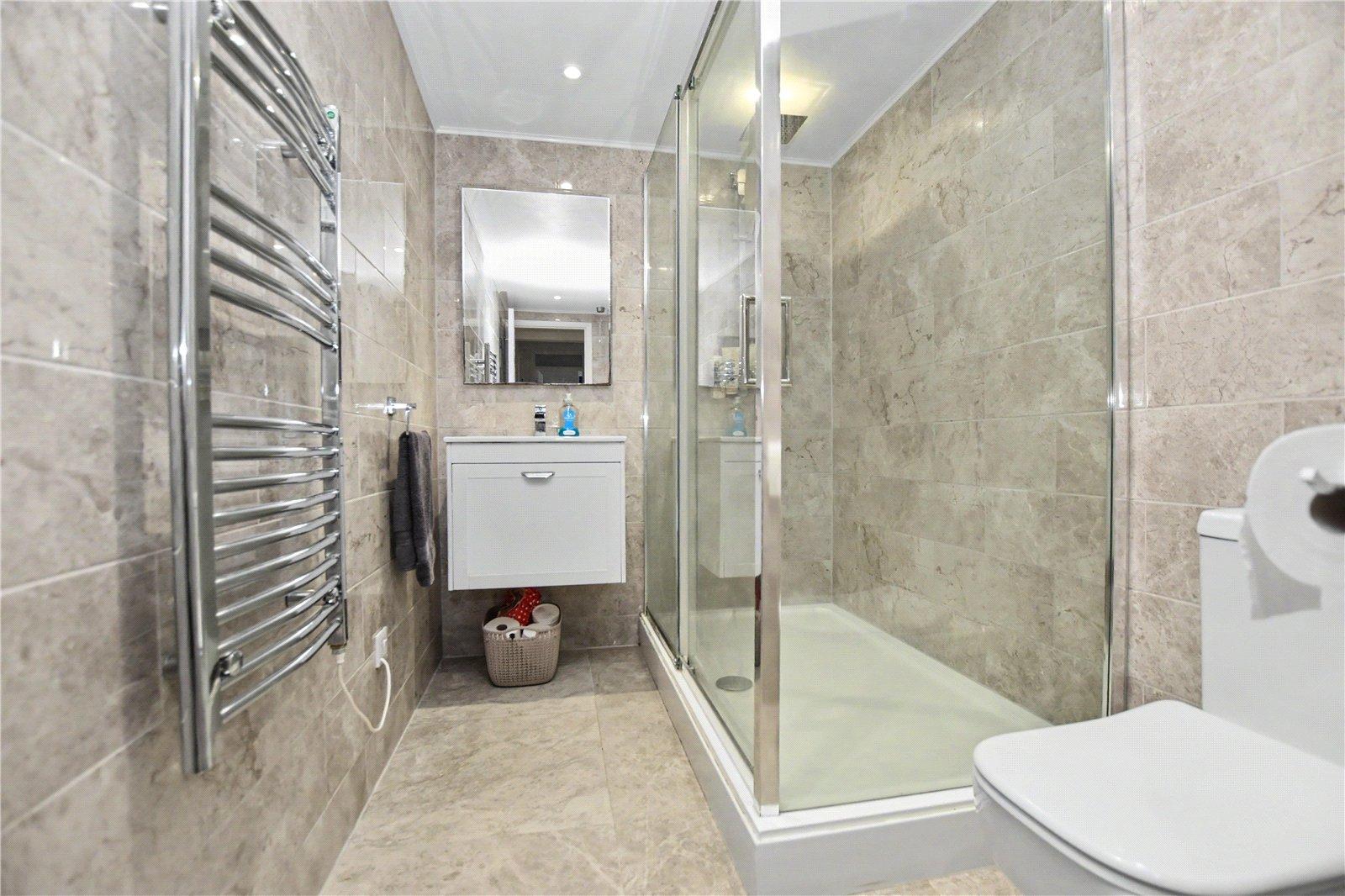 2 bedroom property for sale in Gravel Hill Close | Robinson Jackson