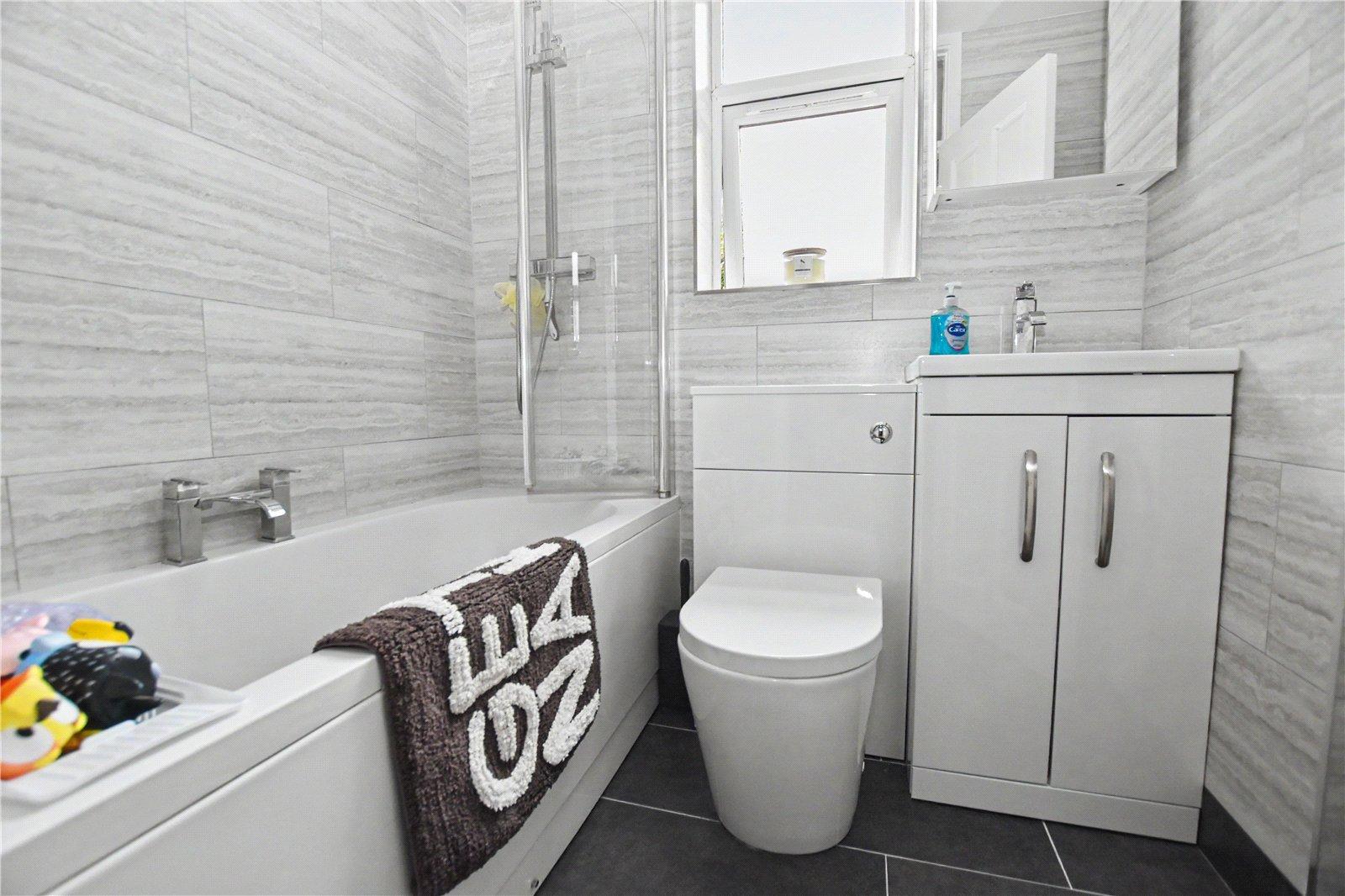 2 bedroom property for sale in Dartford | Robinson Jackson