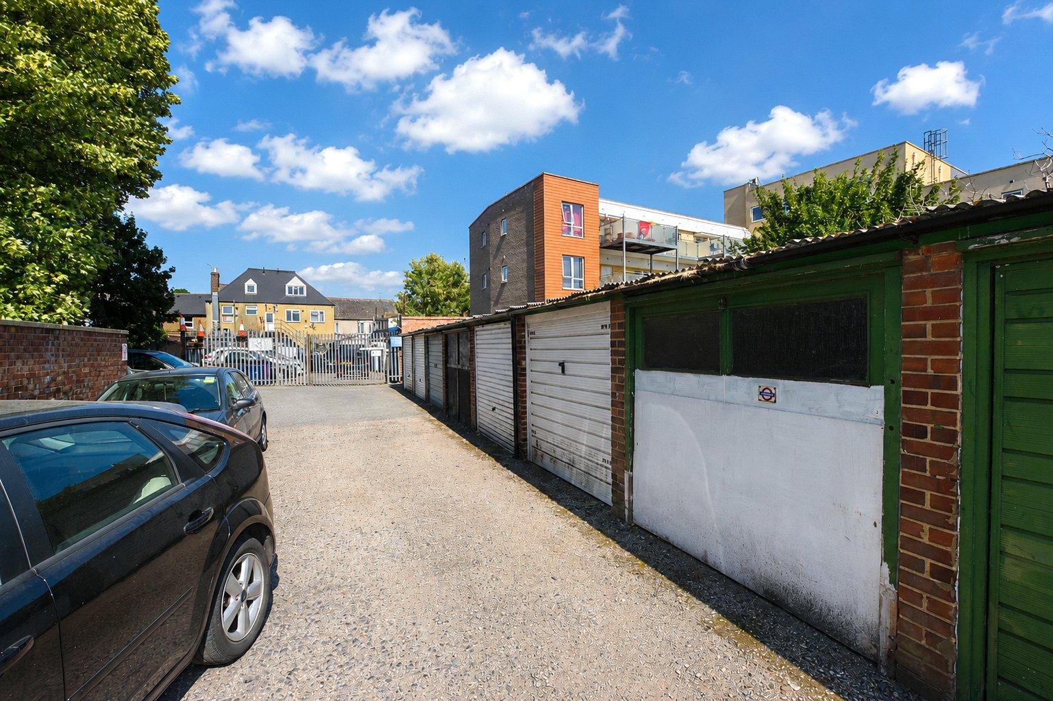 2 bedroom property for sale in Crayford | Robinson Jackson