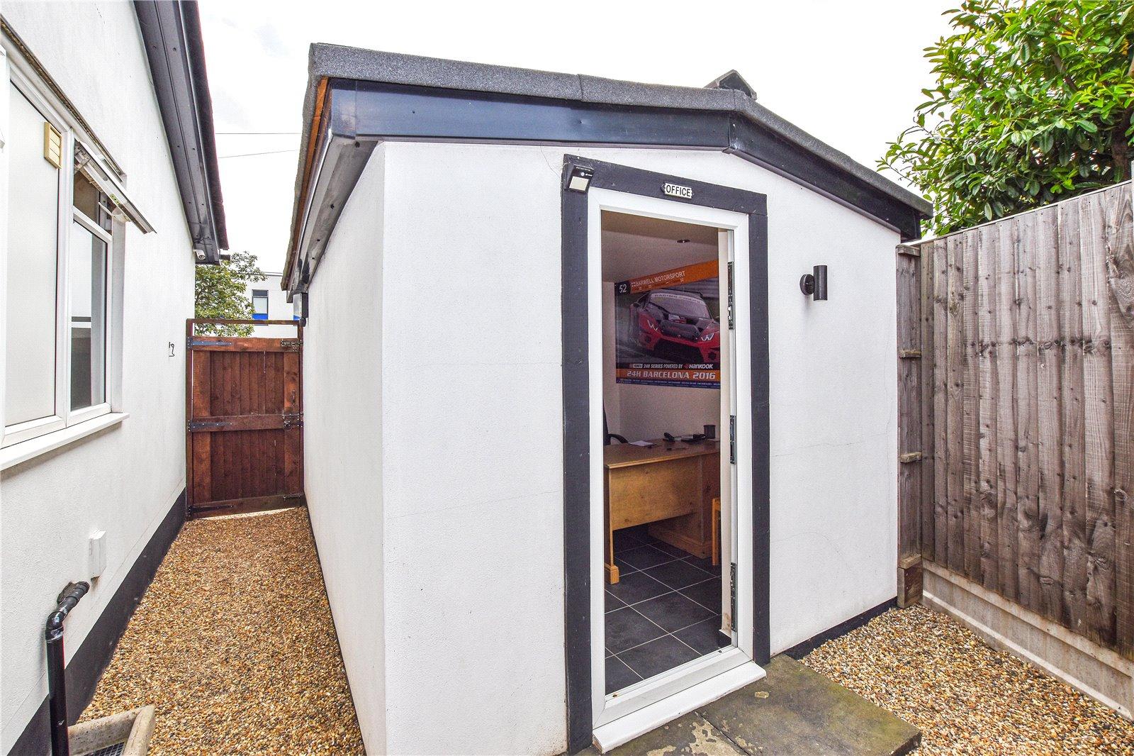 4 bedroom bungalow for sale in Bexleyheath | Robinson Jackson
