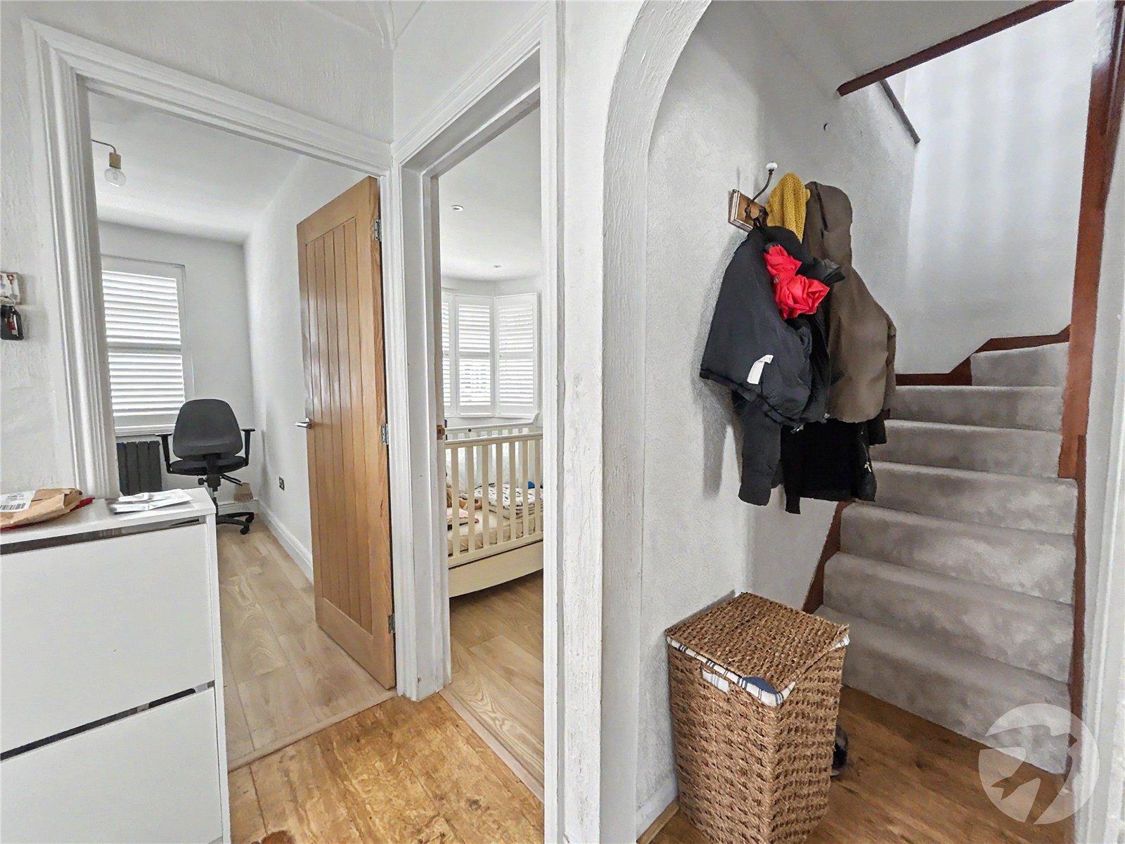 3 bedroom bungalow for sale in Sidcup | Robinson Jackson
