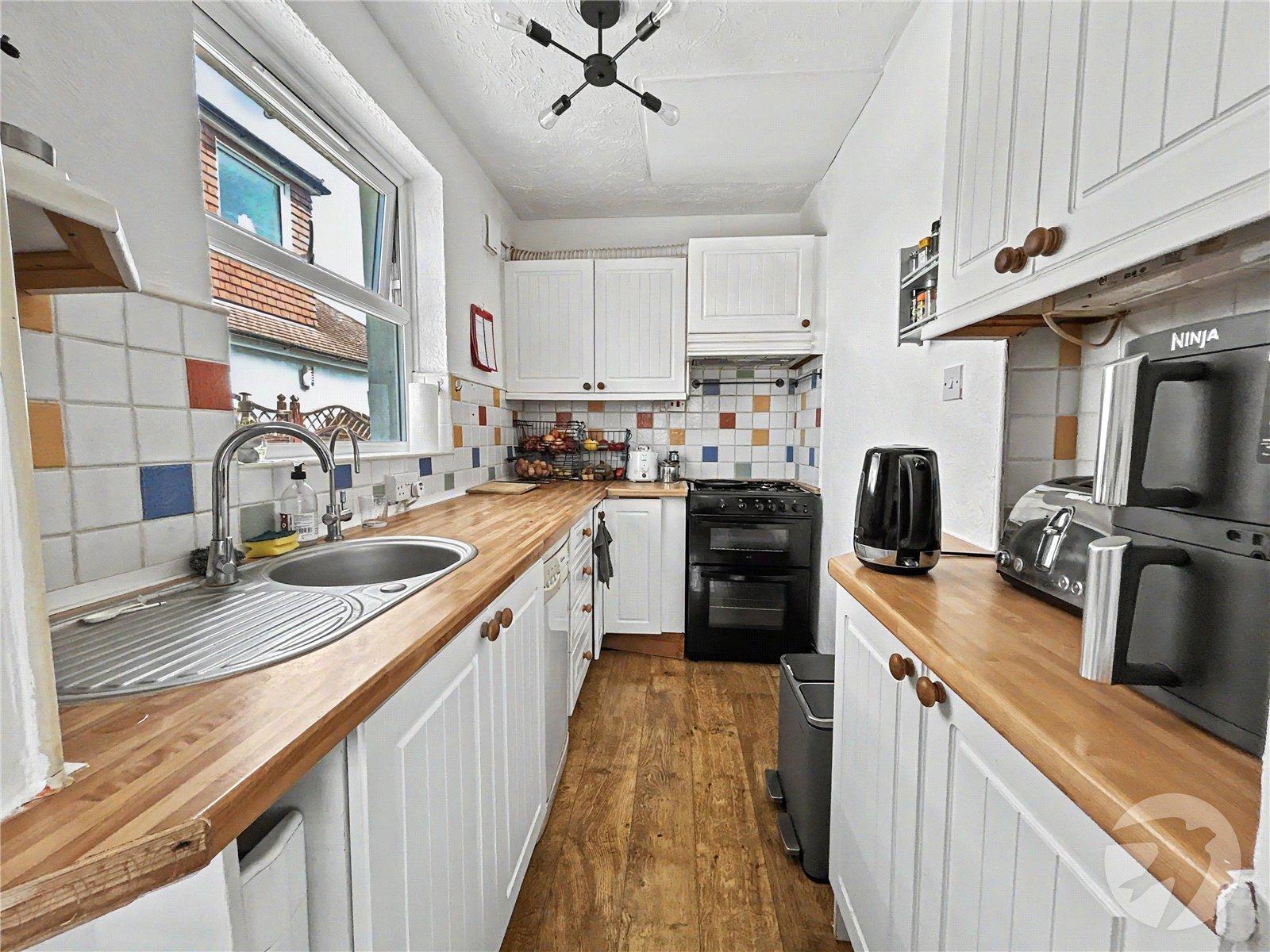 3 bedroom bungalow for sale in Sidcup | Robinson Jackson