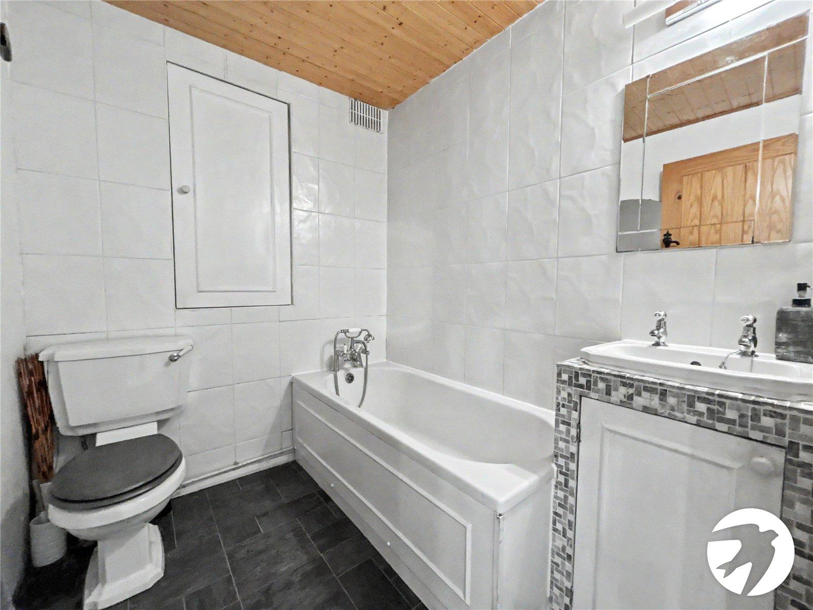 3 bedroom bungalow for sale in Sidcup | Robinson Jackson