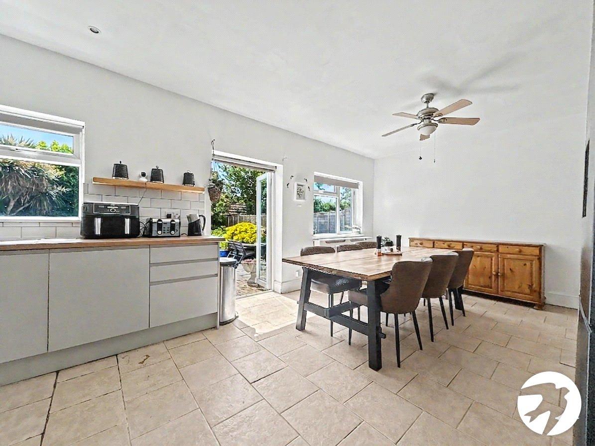 3 bedroom bungalow for sale in Sidcup | Robinson Jackson