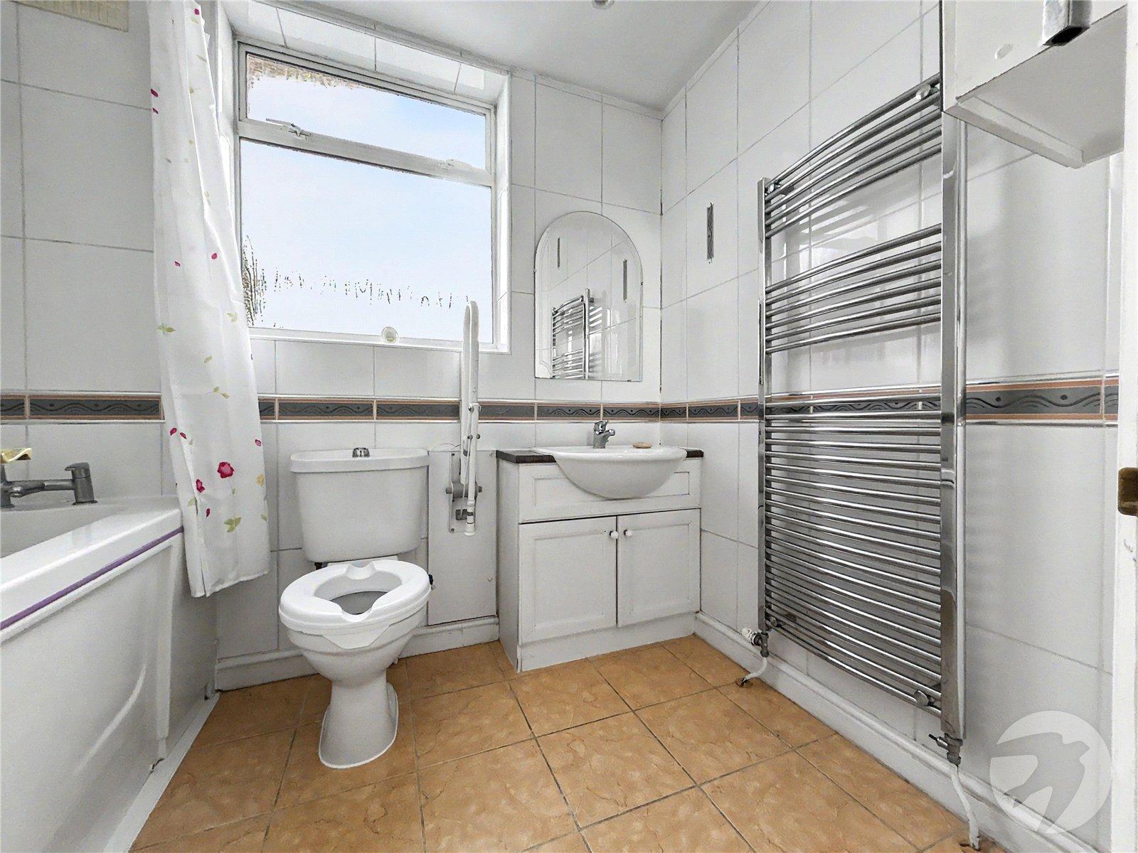 2 bedroom bungalow for sale in Sidcup | Robinson Jackson