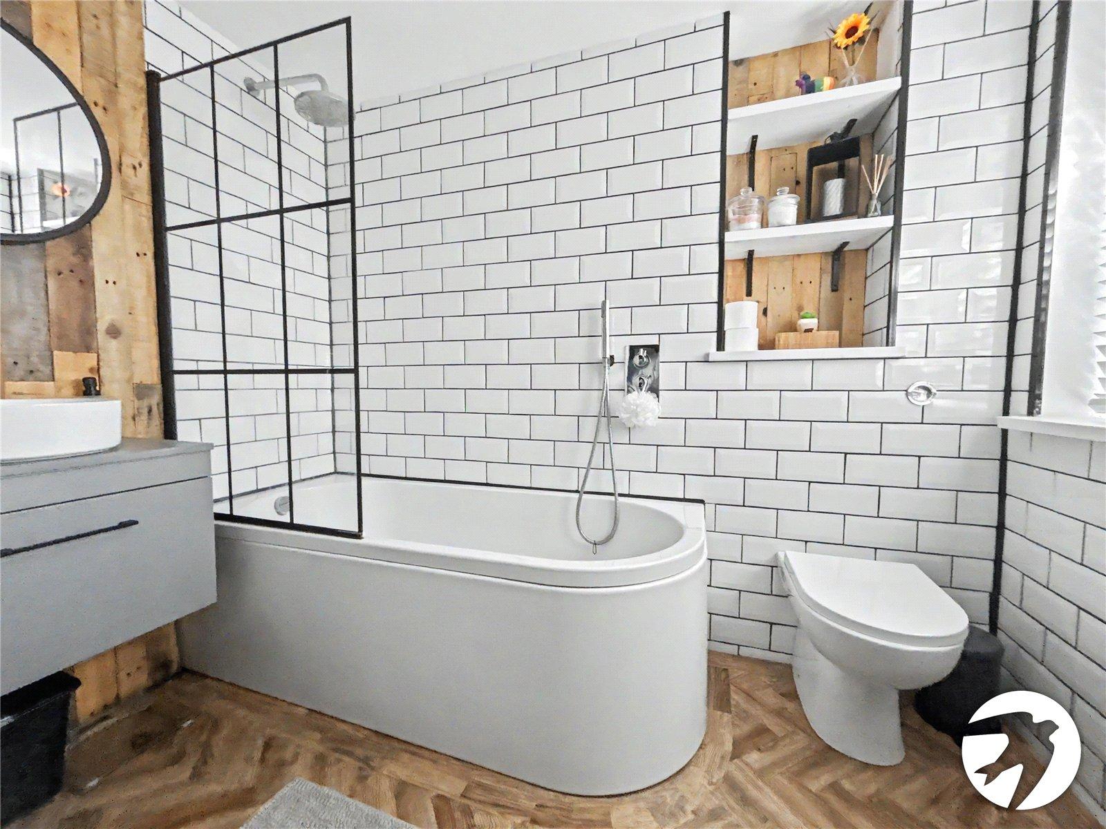 2 bedroom property for sale in Fairfield Close | Robinson Jackson