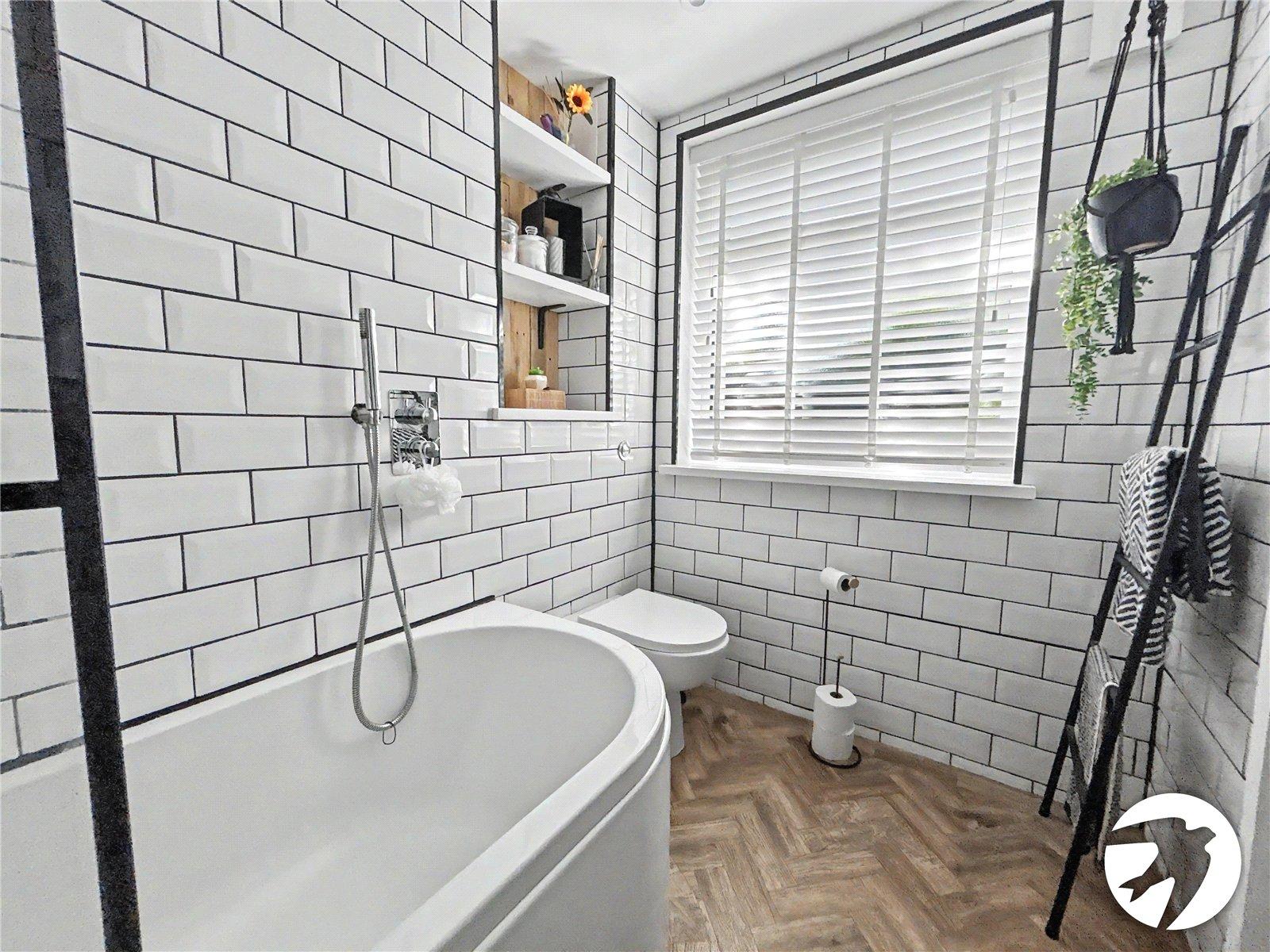 2 bedroom property for sale in Fairfield Close | Robinson Jackson