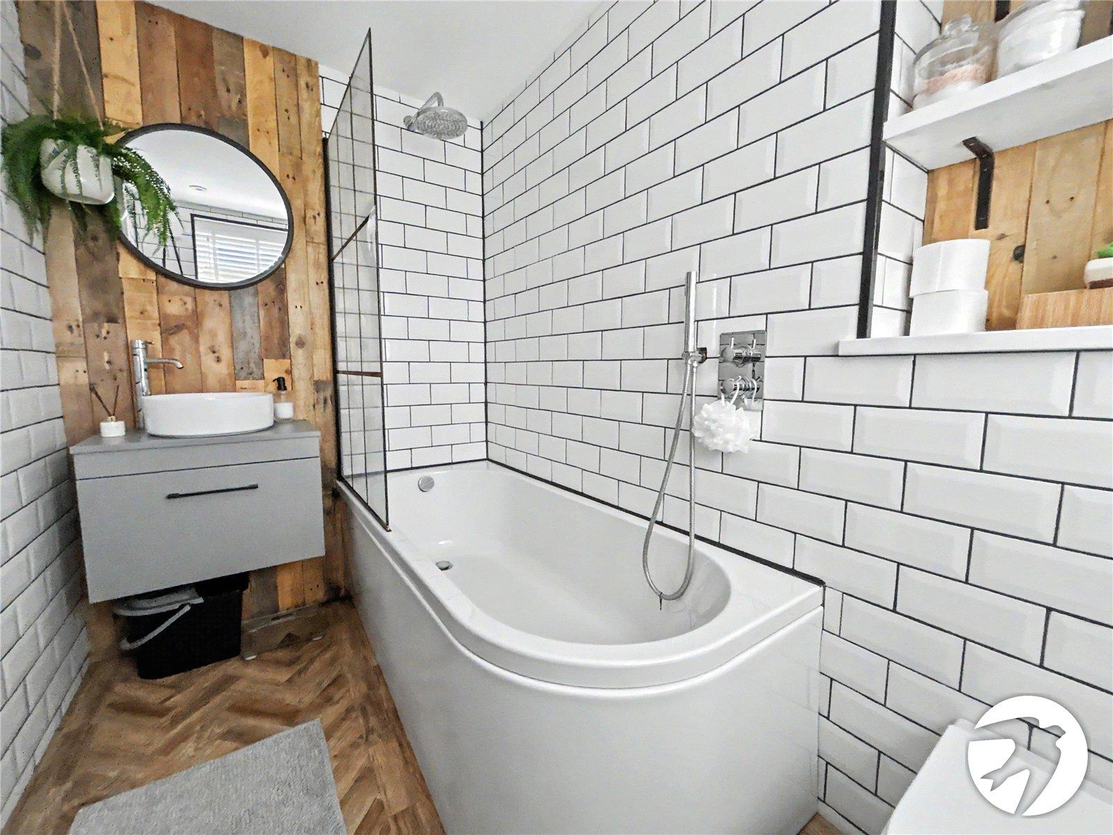 2 bedroom property for sale in Fairfield Close | Robinson Jackson