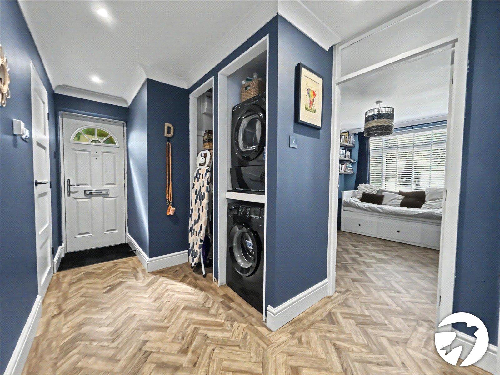2 bedroom property for sale in Fairfield Close | Robinson Jackson