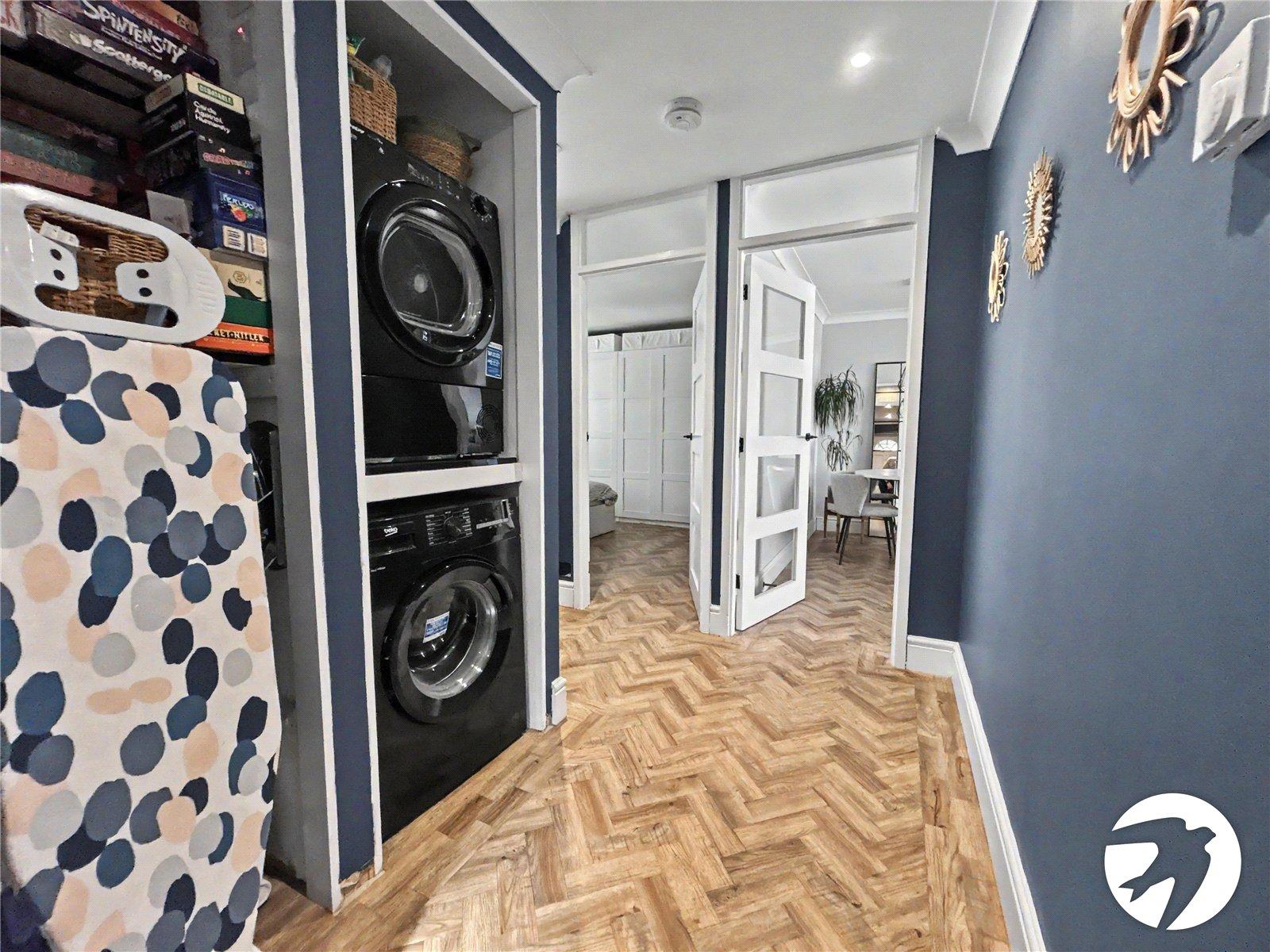 2 bedroom property for sale in Fairfield Close | Robinson Jackson