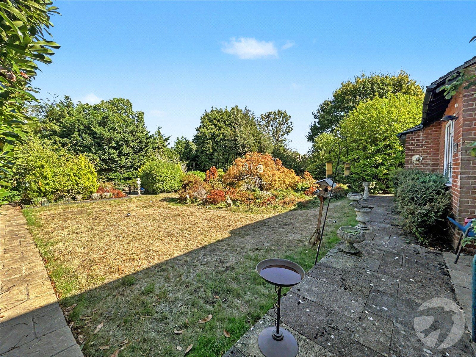 3 bedroom bungalow for sale in Sidcup | Robinson Jackson
