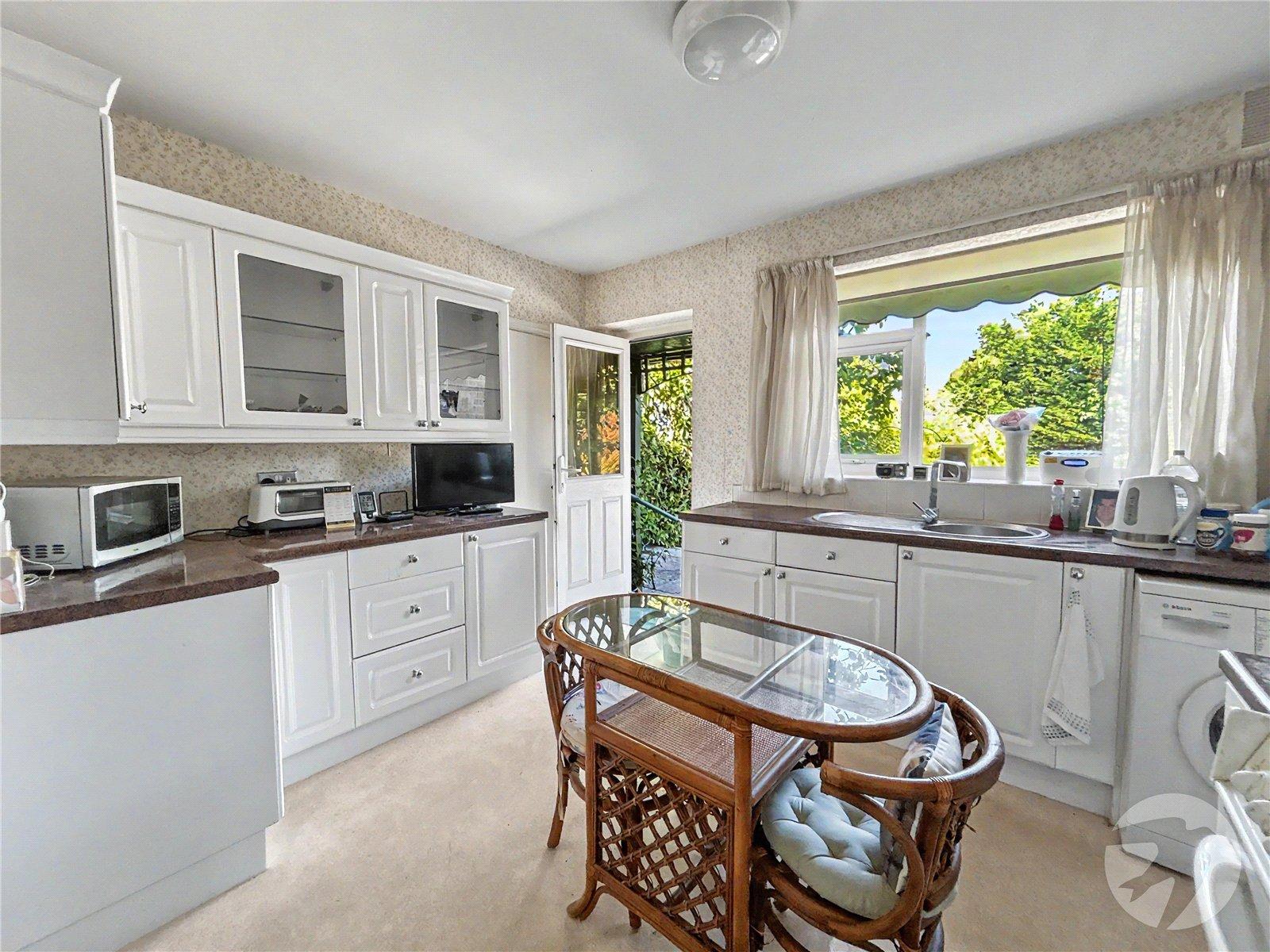 3 bedroom bungalow for sale in Sidcup | Robinson Jackson
