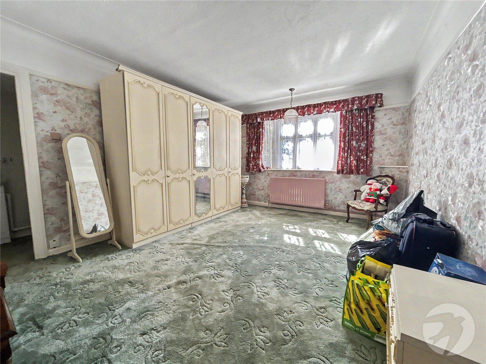 3 bedroom bungalow for sale in Sidcup | Robinson Jackson
