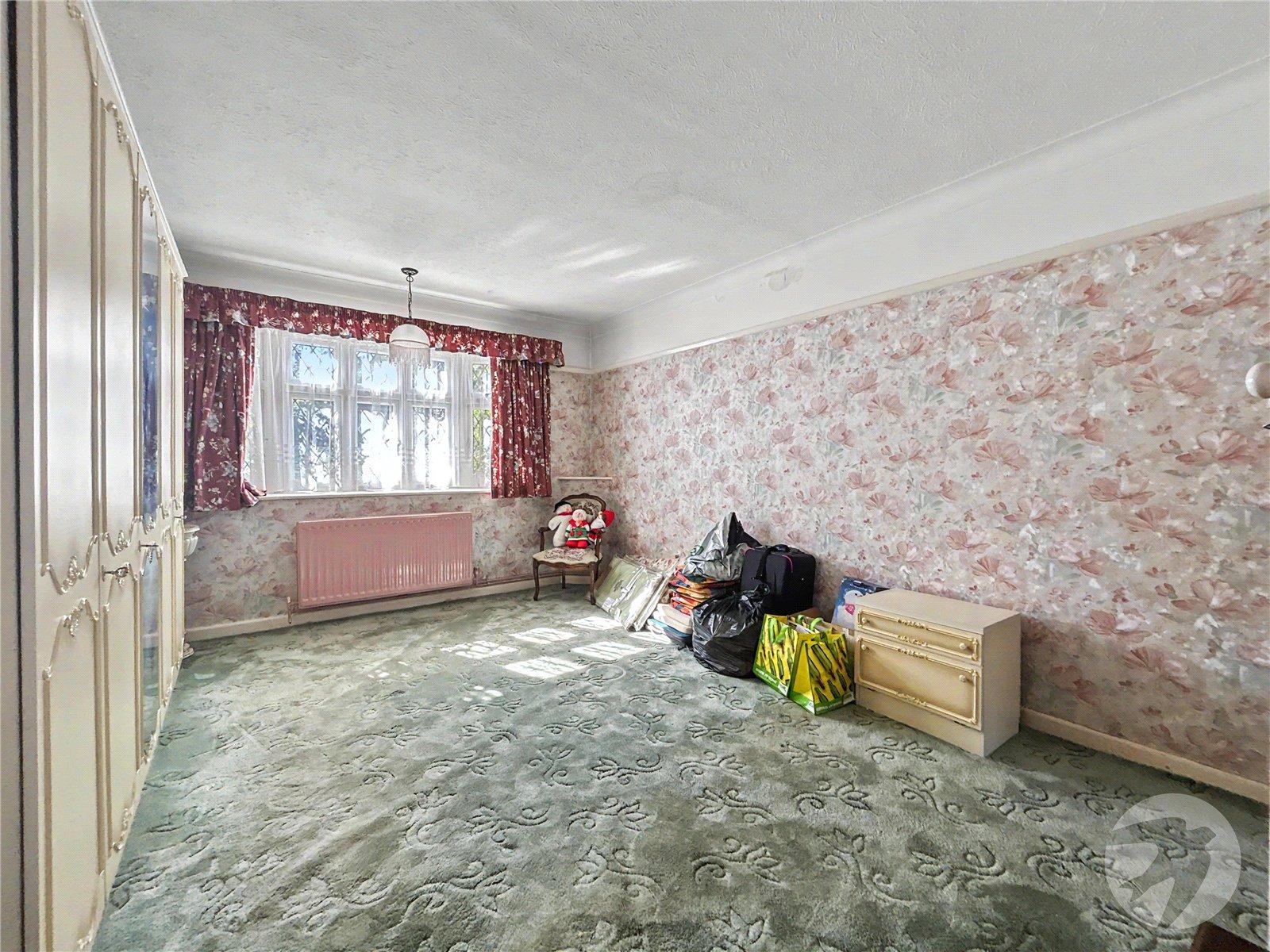 3 bedroom bungalow for sale in Sidcup | Robinson Jackson