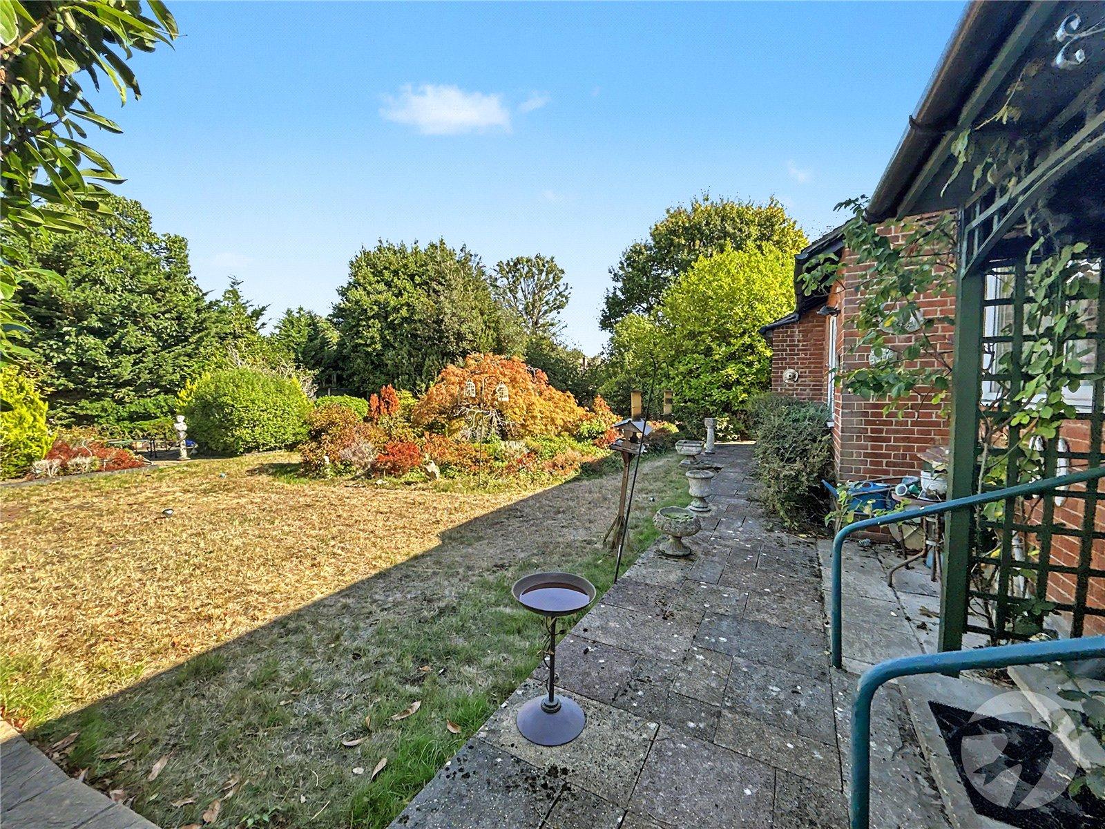 3 bedroom bungalow for sale in Sidcup | Robinson Jackson