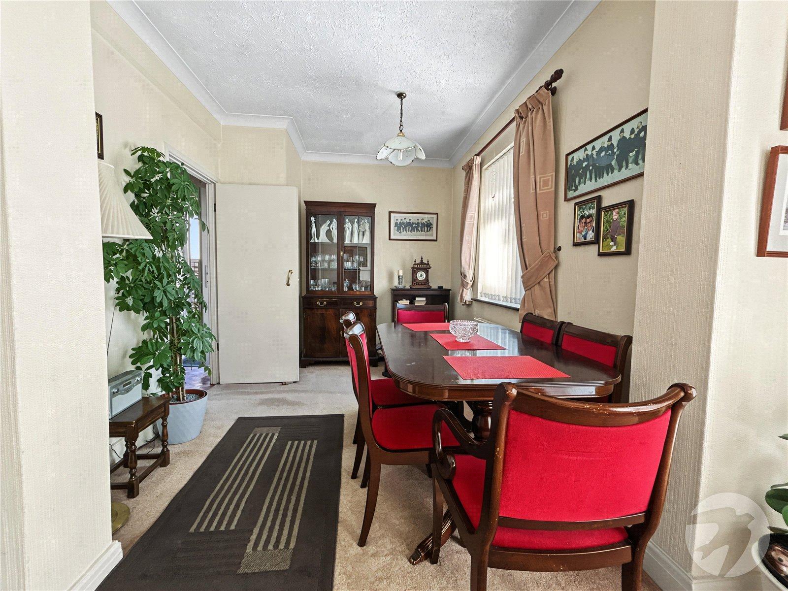 3 bedroom bungalow for sale in Sidcup | Robinson Jackson