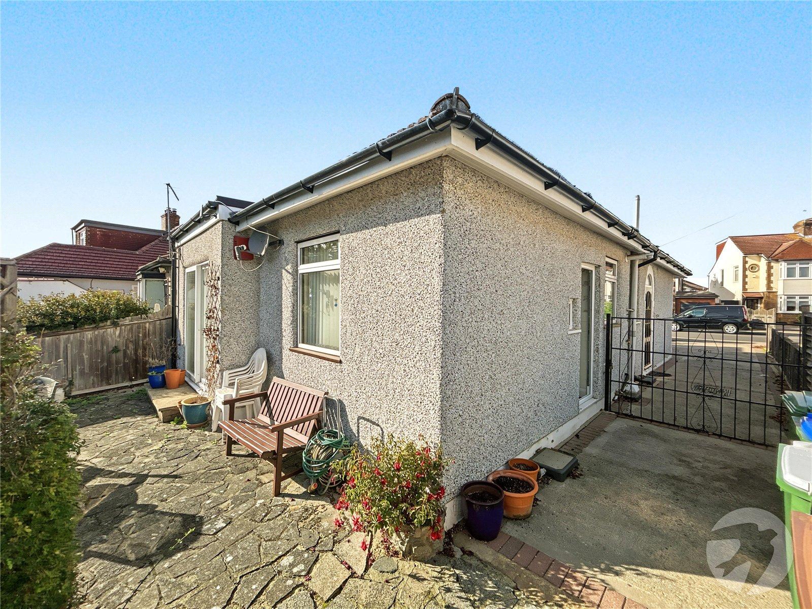 3 bedroom bungalow for sale in Sidcup | Robinson Jackson