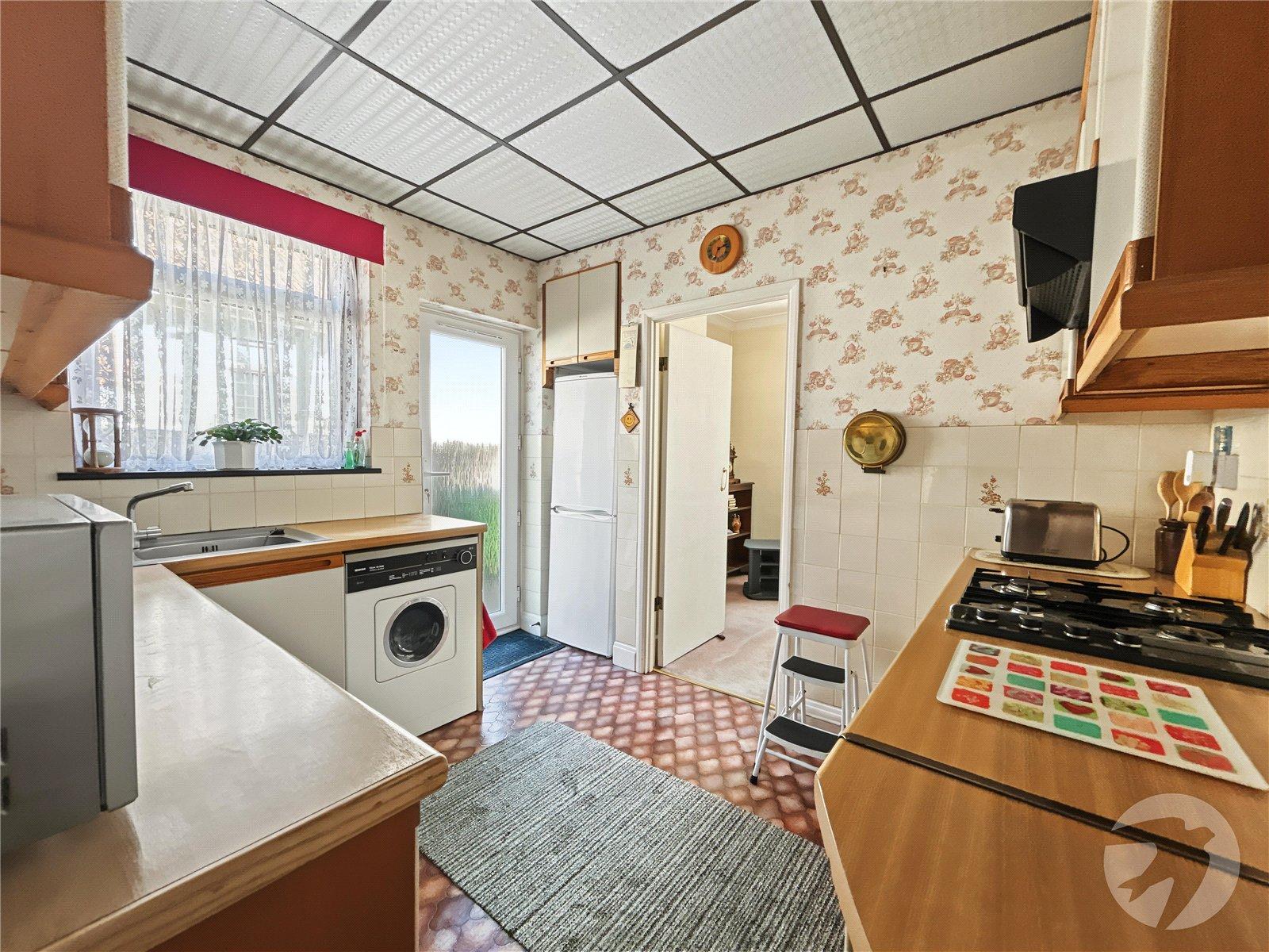 3 bedroom bungalow for sale in Sidcup | Robinson Jackson
