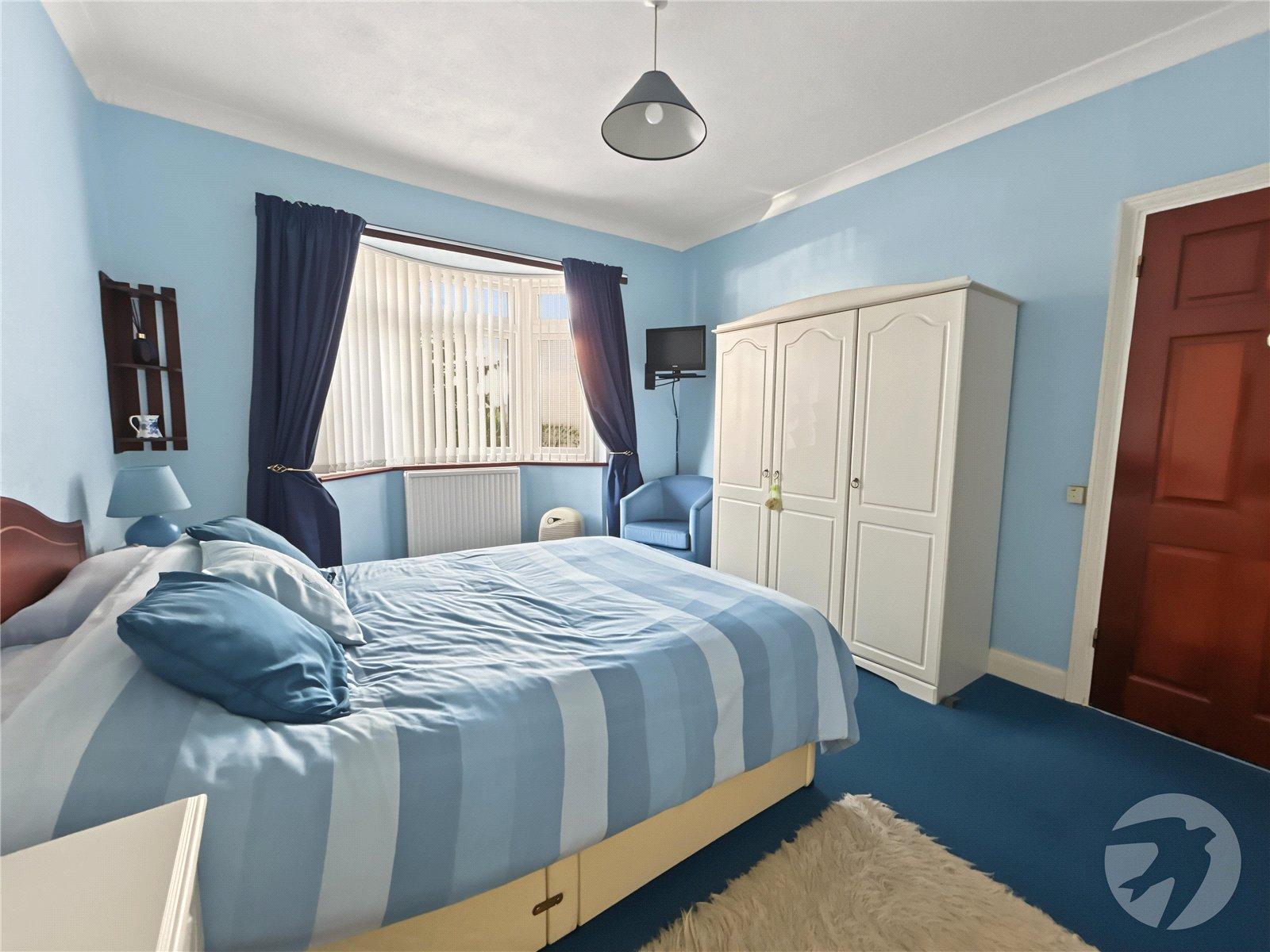 3 bedroom bungalow for sale in Sidcup | Robinson Jackson