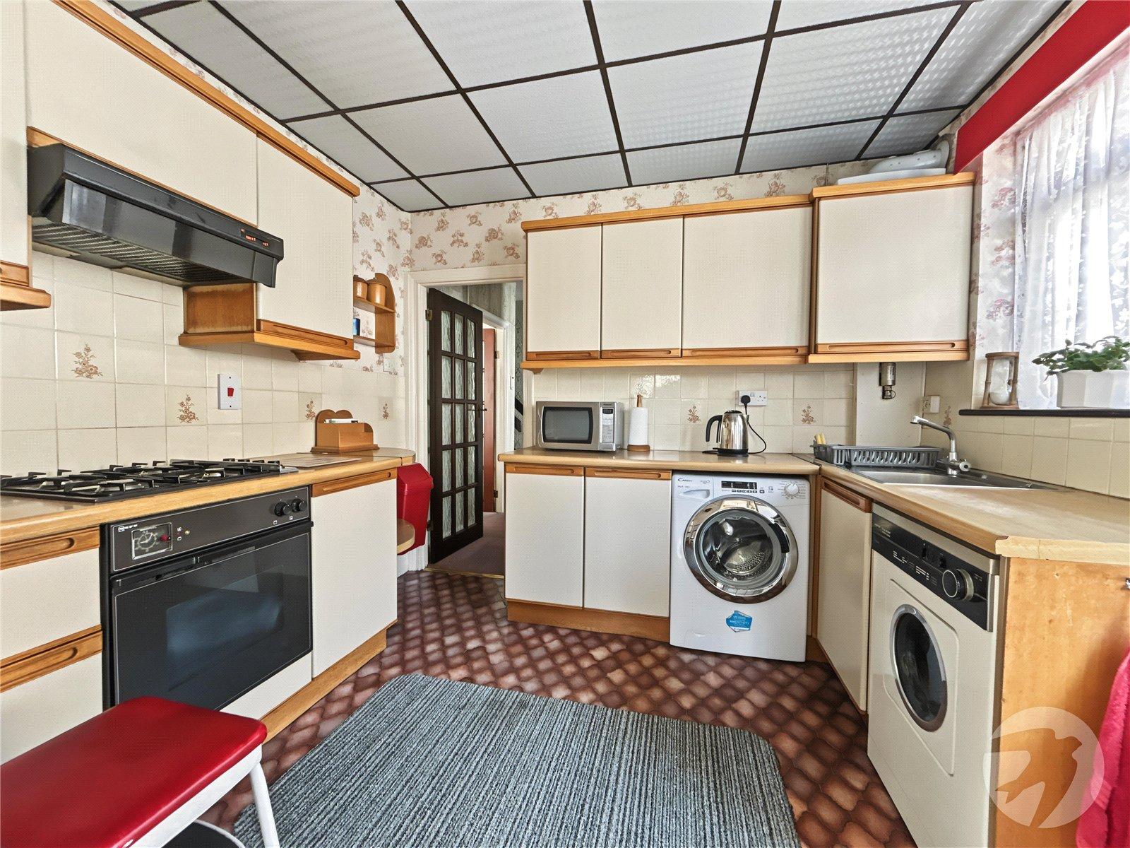 3 bedroom bungalow for sale in Sidcup | Robinson Jackson