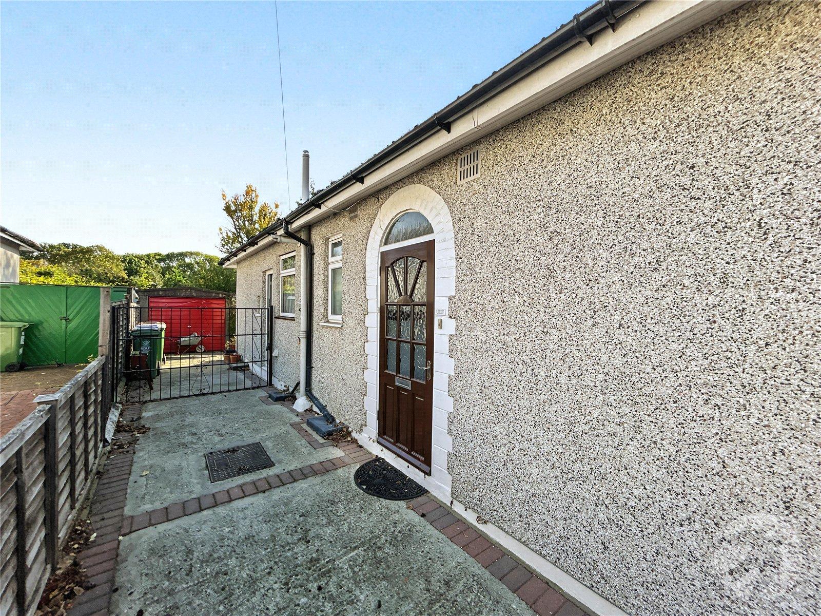 3 bedroom bungalow for sale in Sidcup | Robinson Jackson