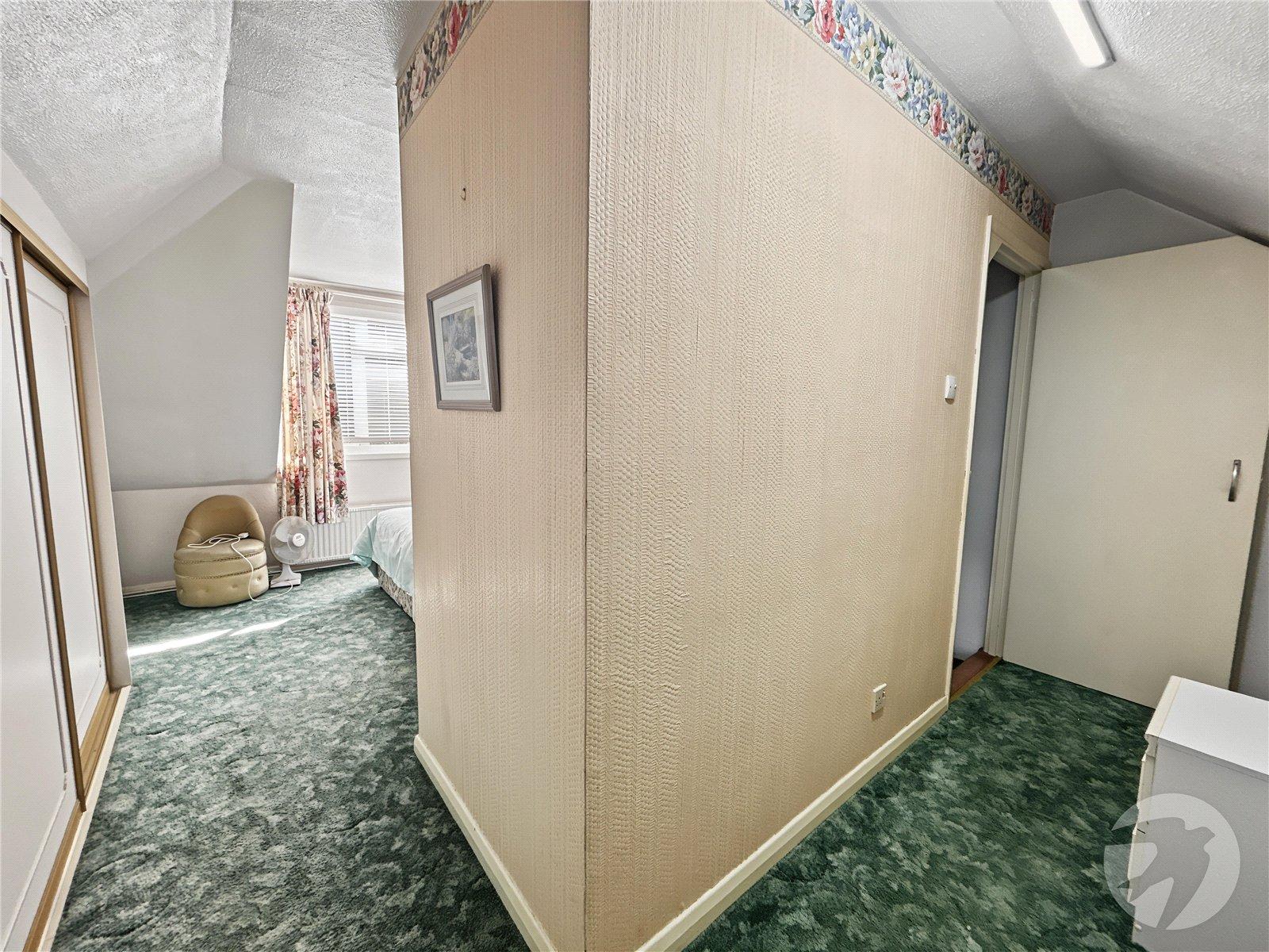 3 bedroom bungalow for sale in Sidcup | Robinson Jackson