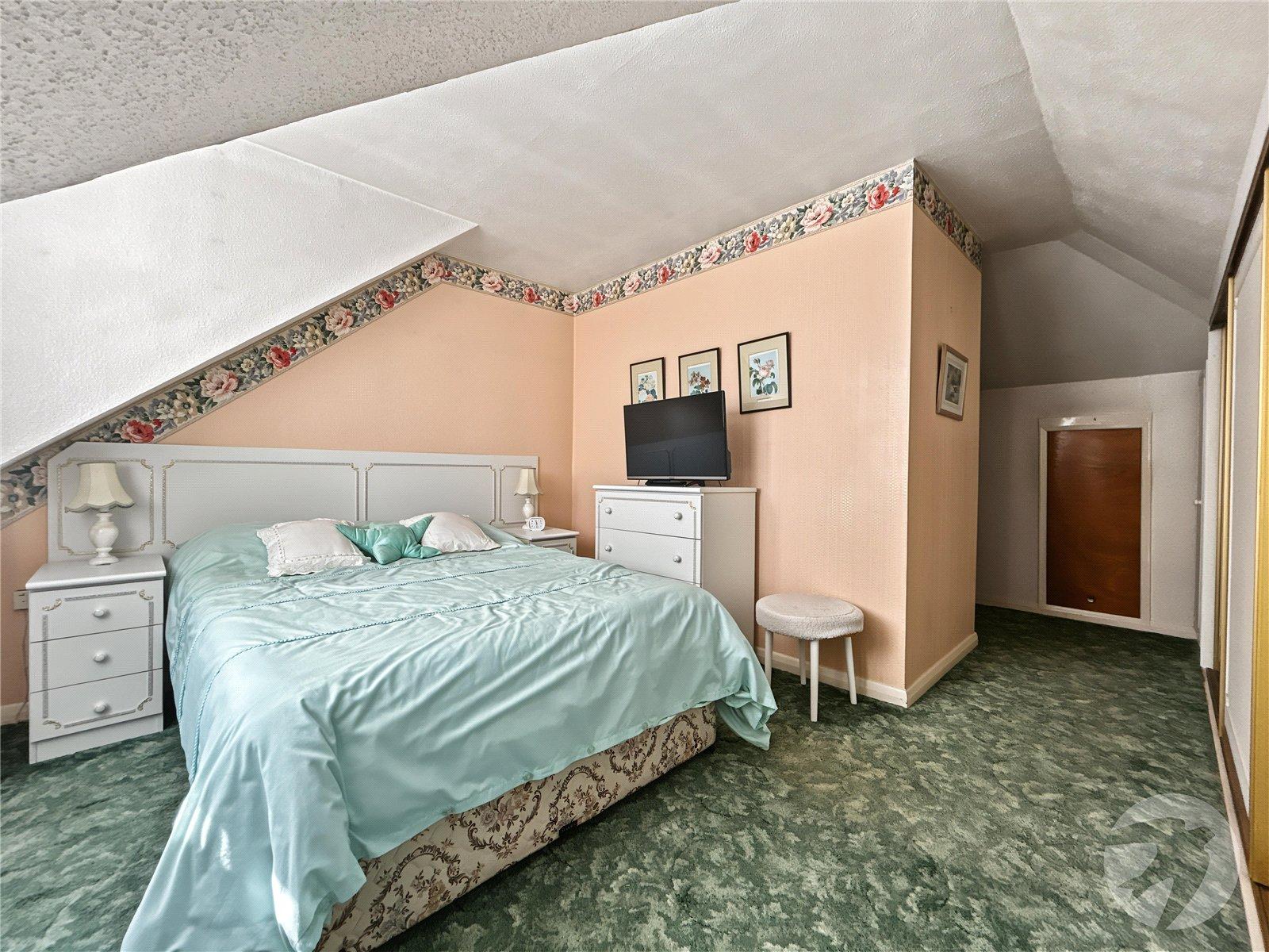 3 bedroom bungalow for sale in Sidcup | Robinson Jackson