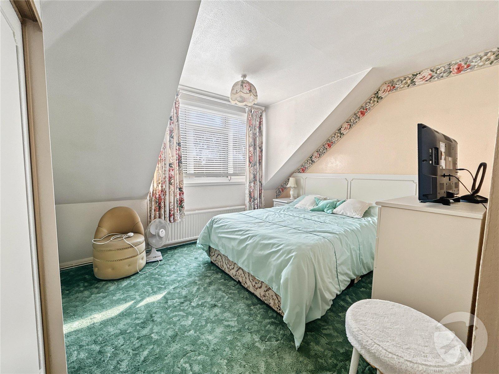 3 bedroom bungalow for sale in Sidcup | Robinson Jackson