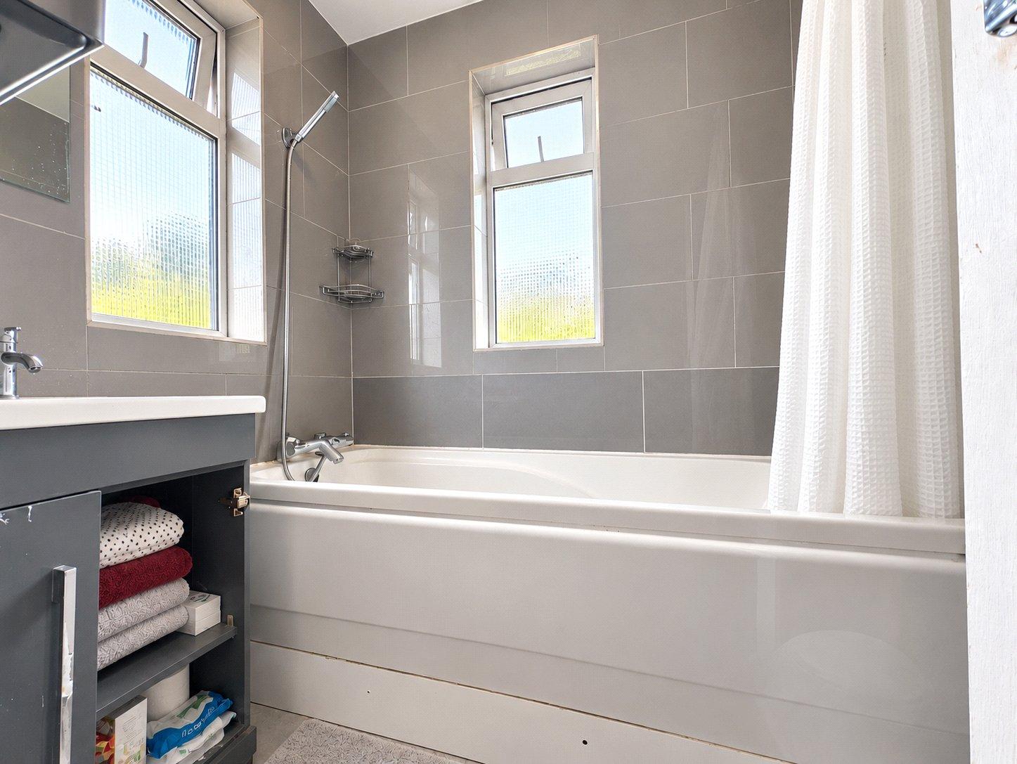 3 bedroom house for sale in London | Robinson Jackson