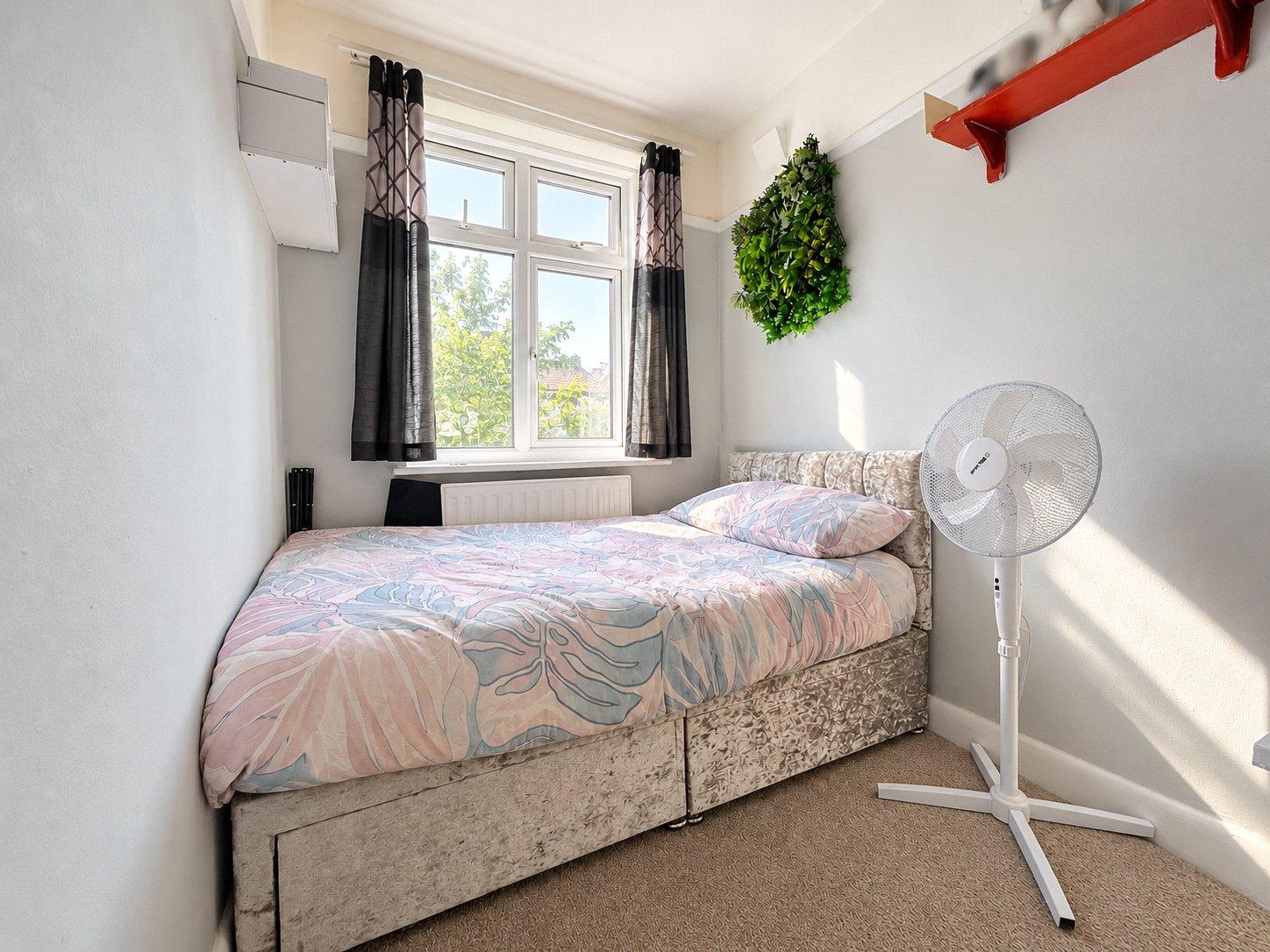 3 bedroom house for sale in London | Robinson Jackson
