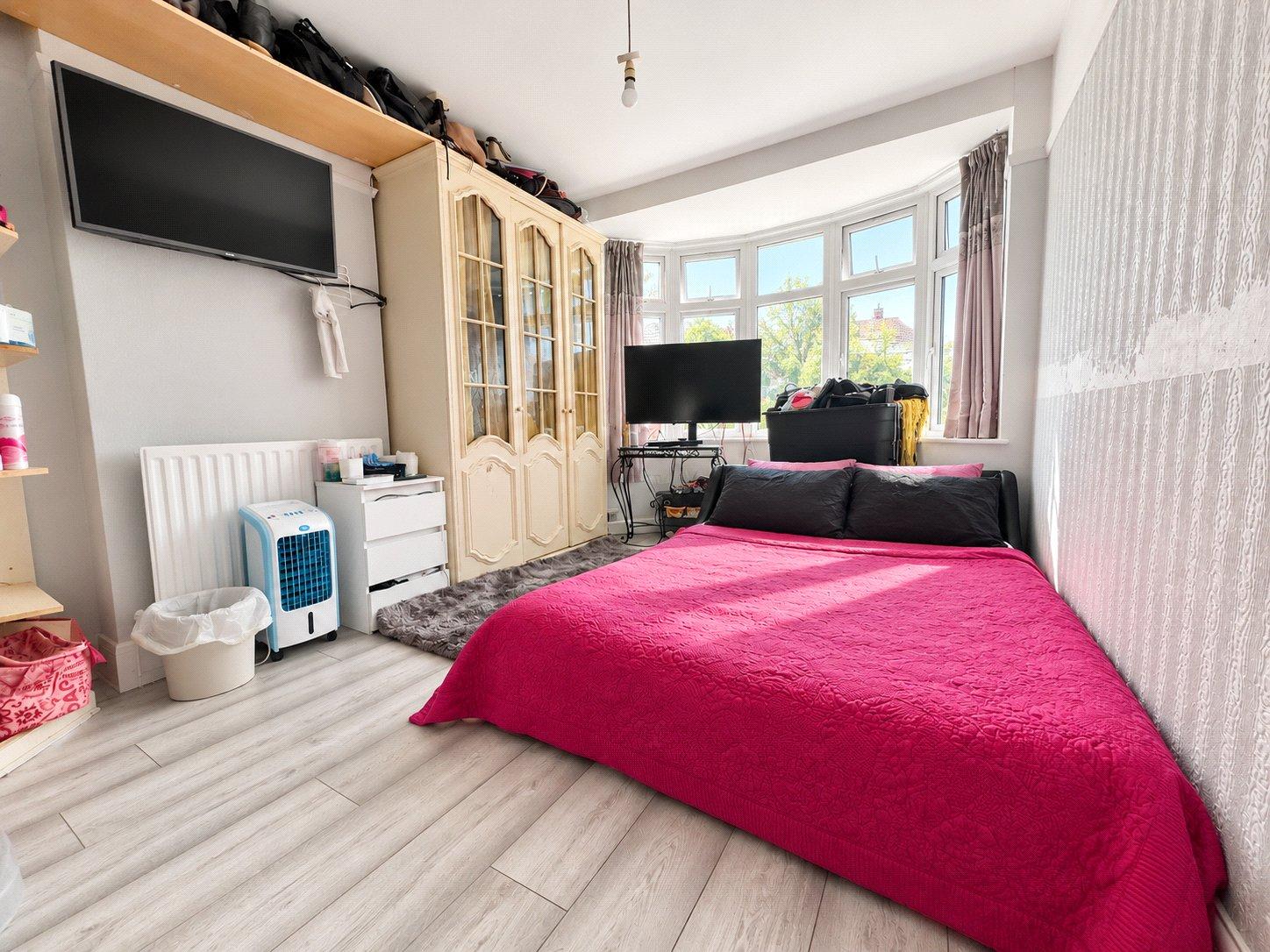 3 bedroom house for sale in London | Robinson Jackson