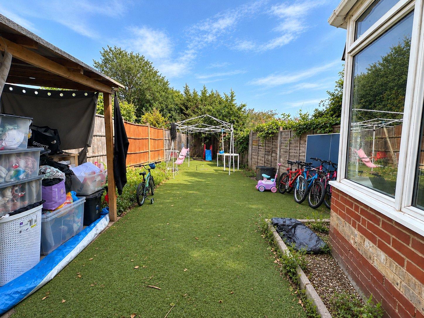 3 bedroom house for sale in London | Robinson Jackson