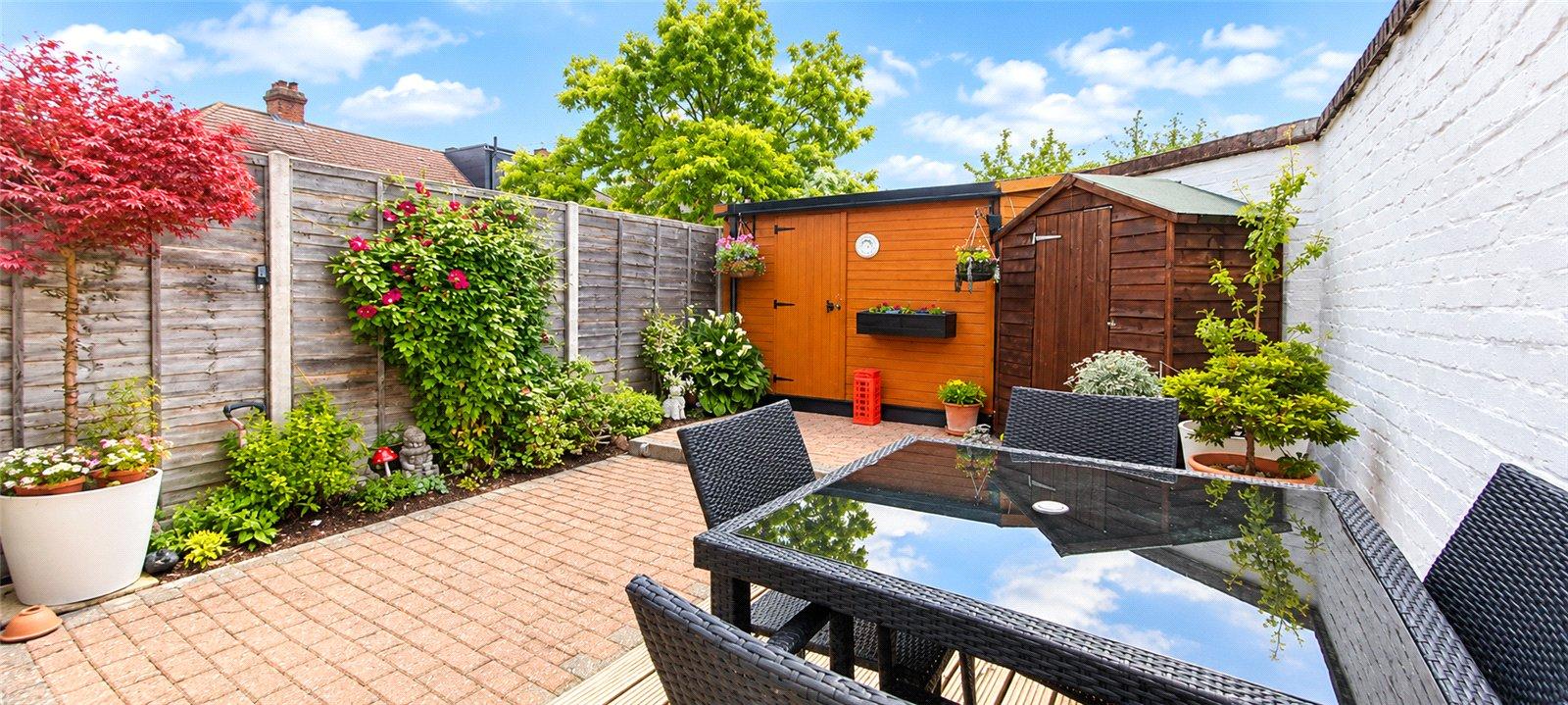2 bedroom house for sale in London | Robinson Jackson