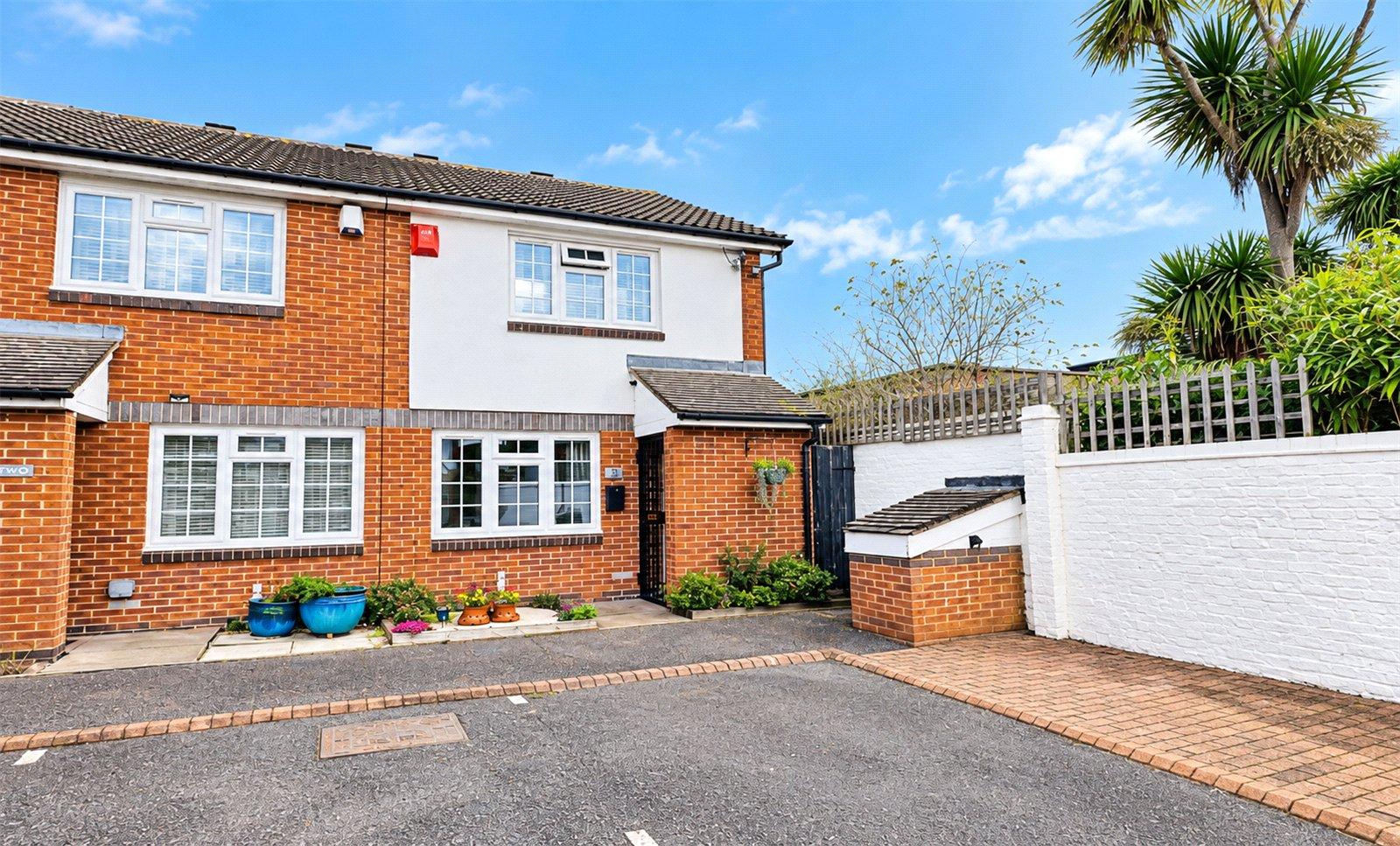 2 bedroom house for sale in London | Robinson Jackson