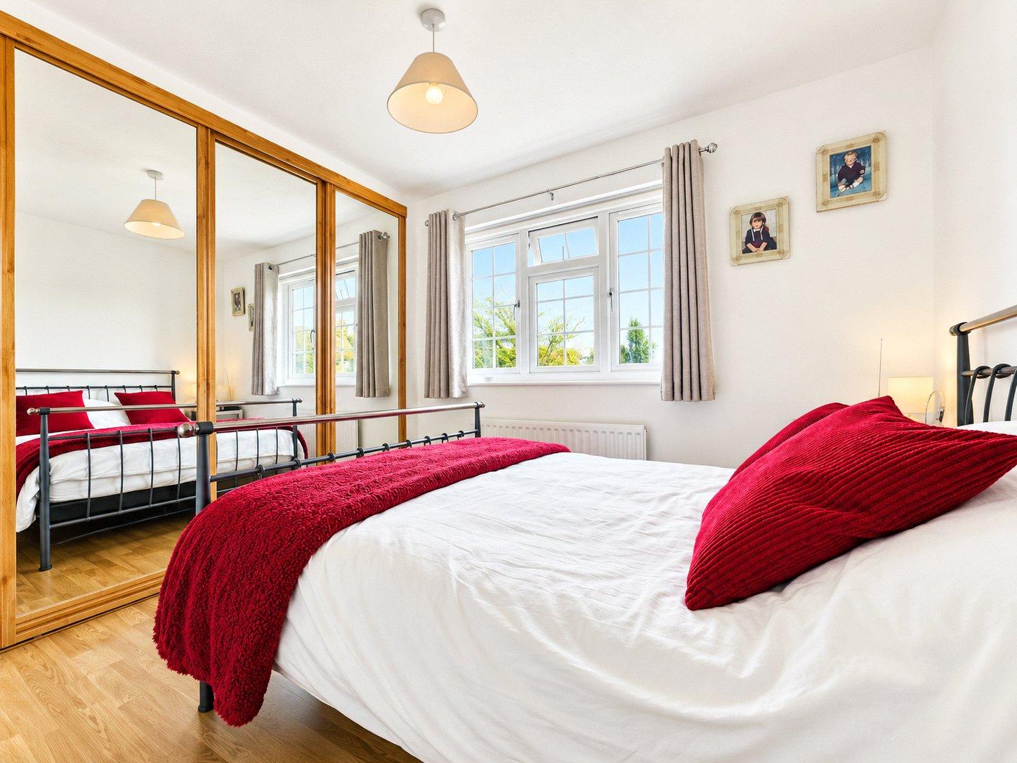 2 bedroom house for sale in London | Robinson Jackson