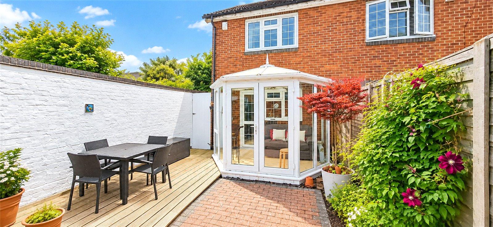 2 bedroom house for sale in London | Robinson Jackson